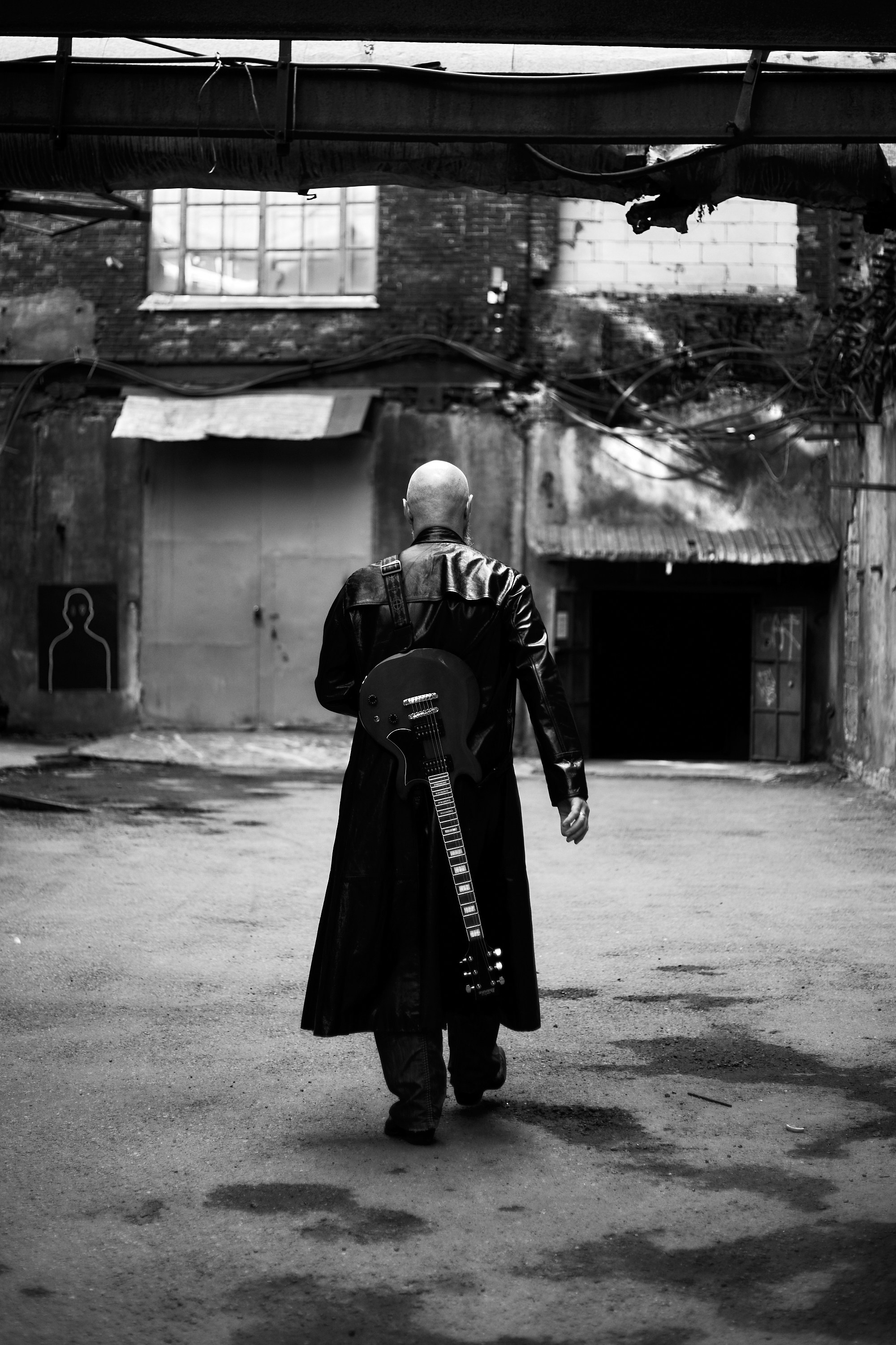 На улице (ЧБ)