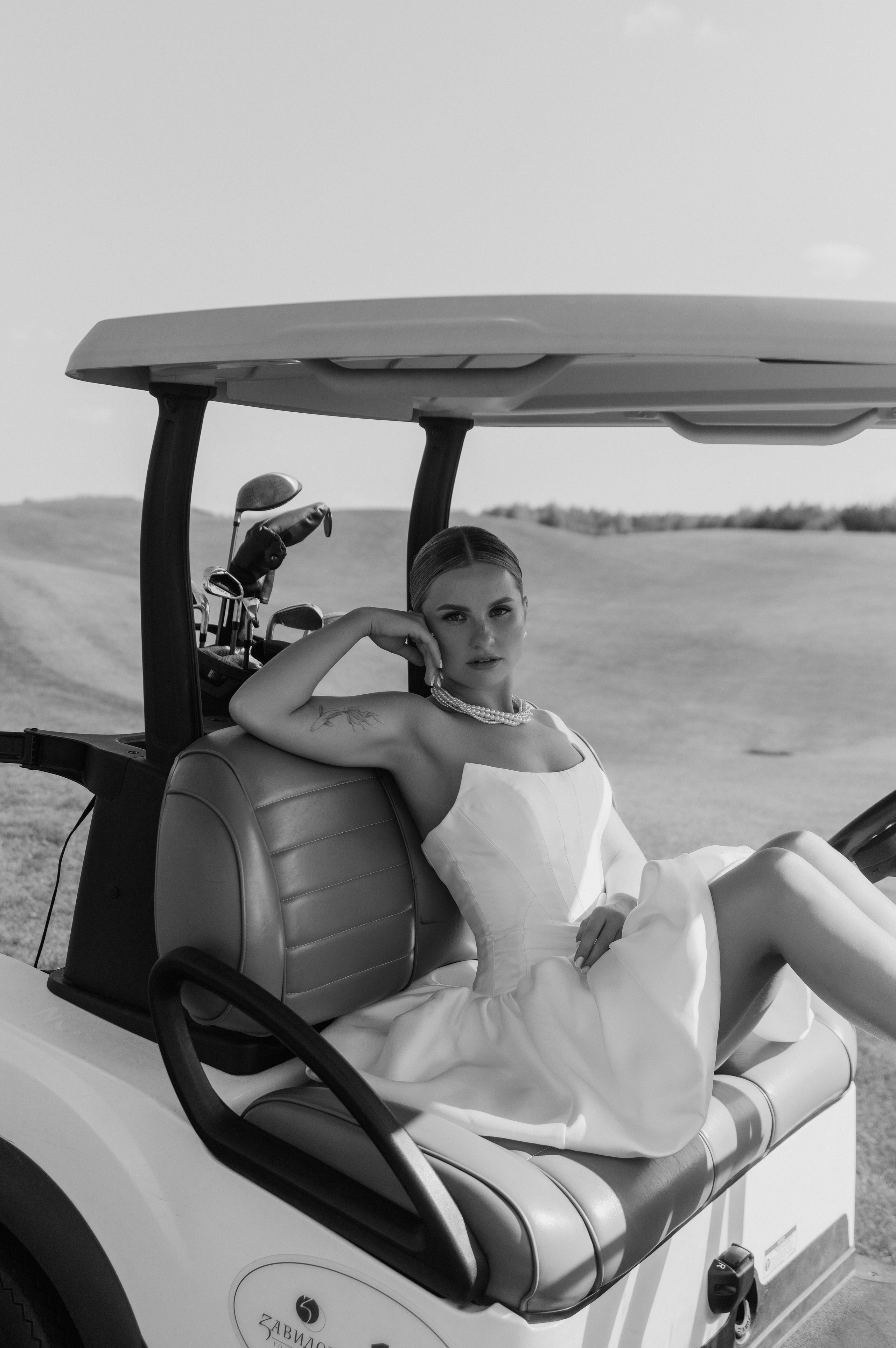 Свадебная фотосессия в Завидово гольф поле с утром невесты и красивым свадебным банкетом. Свадебный фотограф в Твери, Москве и Санкт-Петербурге Денисова Екатерина