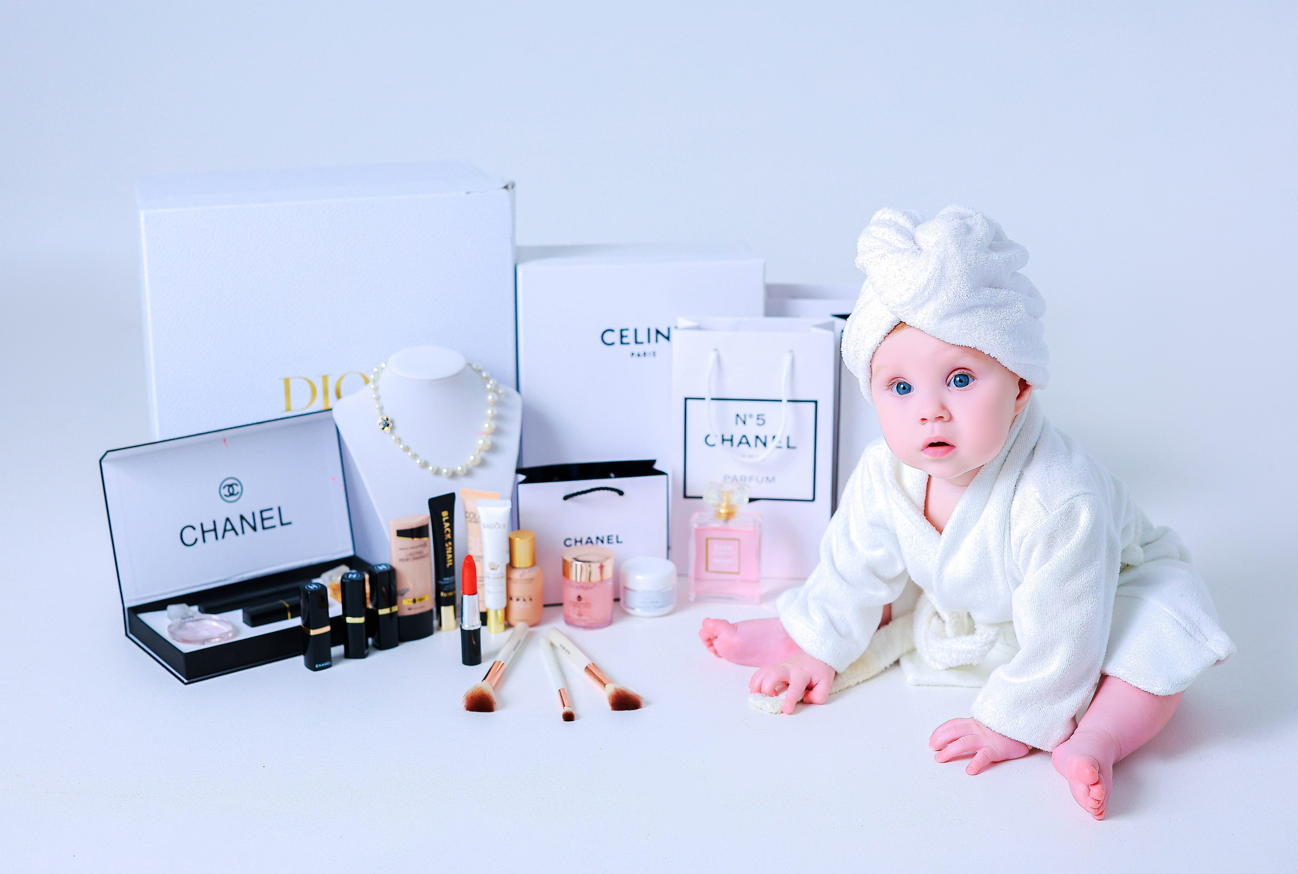 Малышки Антураж