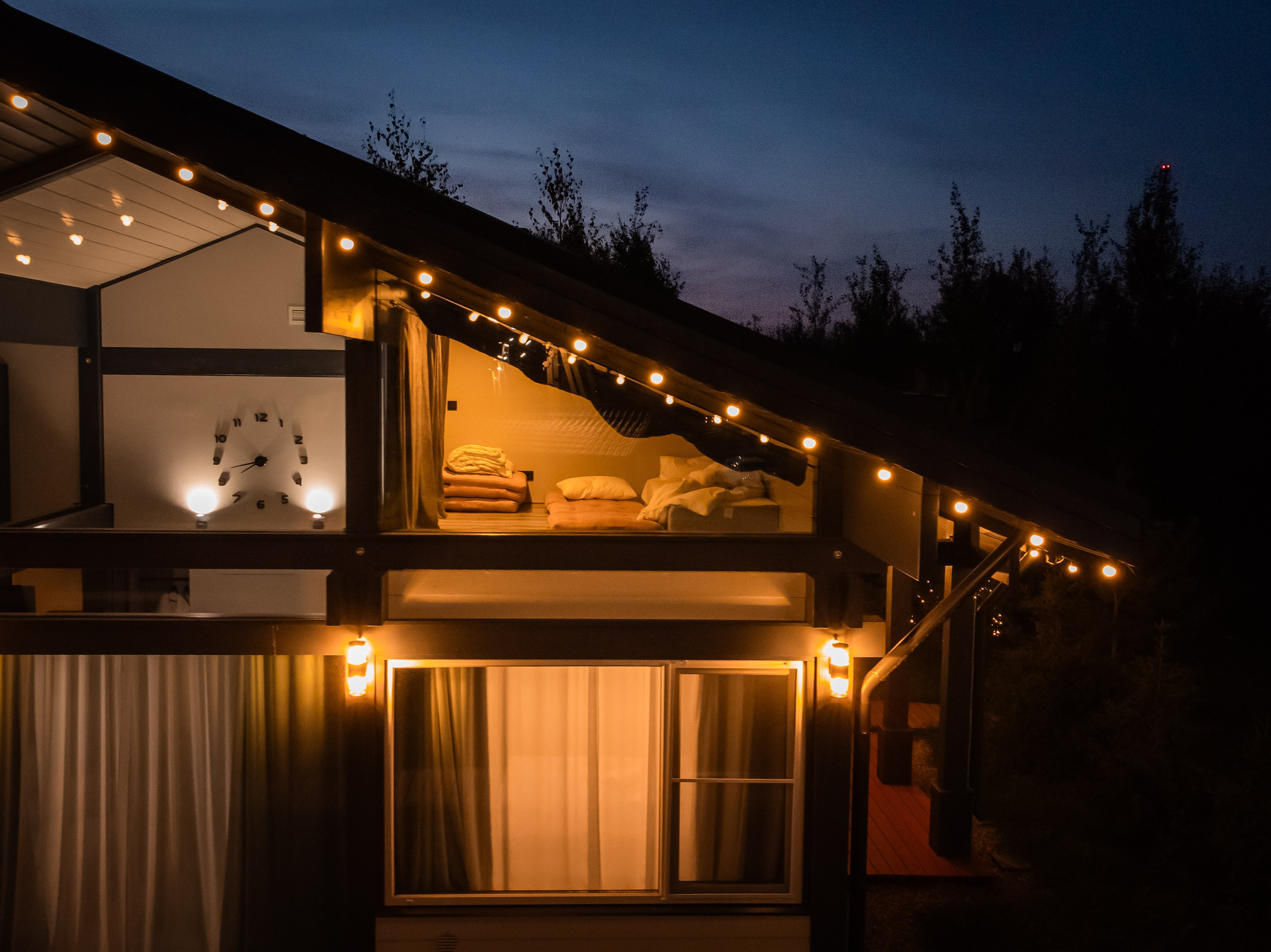 Переславль - Залесский, Загородный клуб "ОЗЕРО", Плещеево озеро, крестова гора, небо, трава, лето, ночь, дом