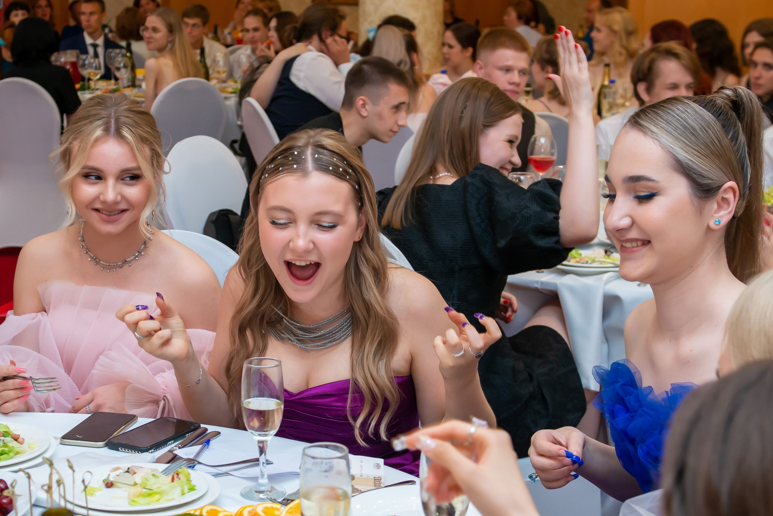 Выпускной вечер в гимназии № 37, ресторан La Ronde