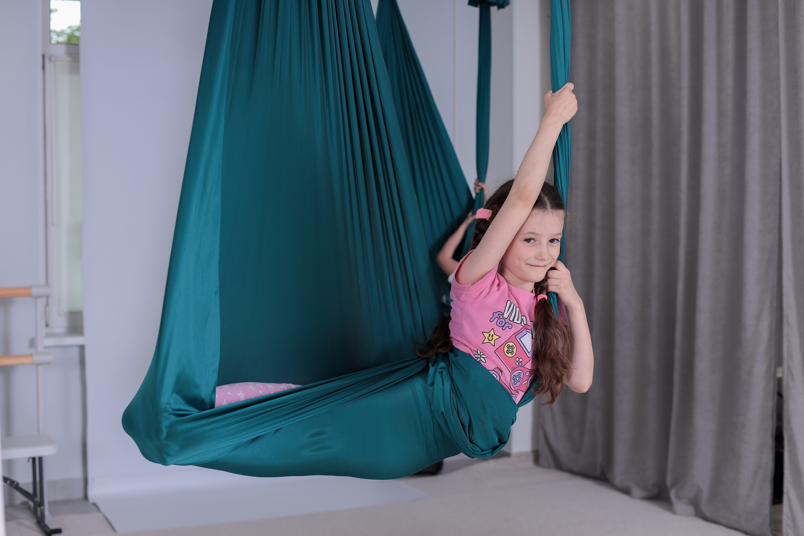 Детская аэройога. Фотограф Надршина Лилия