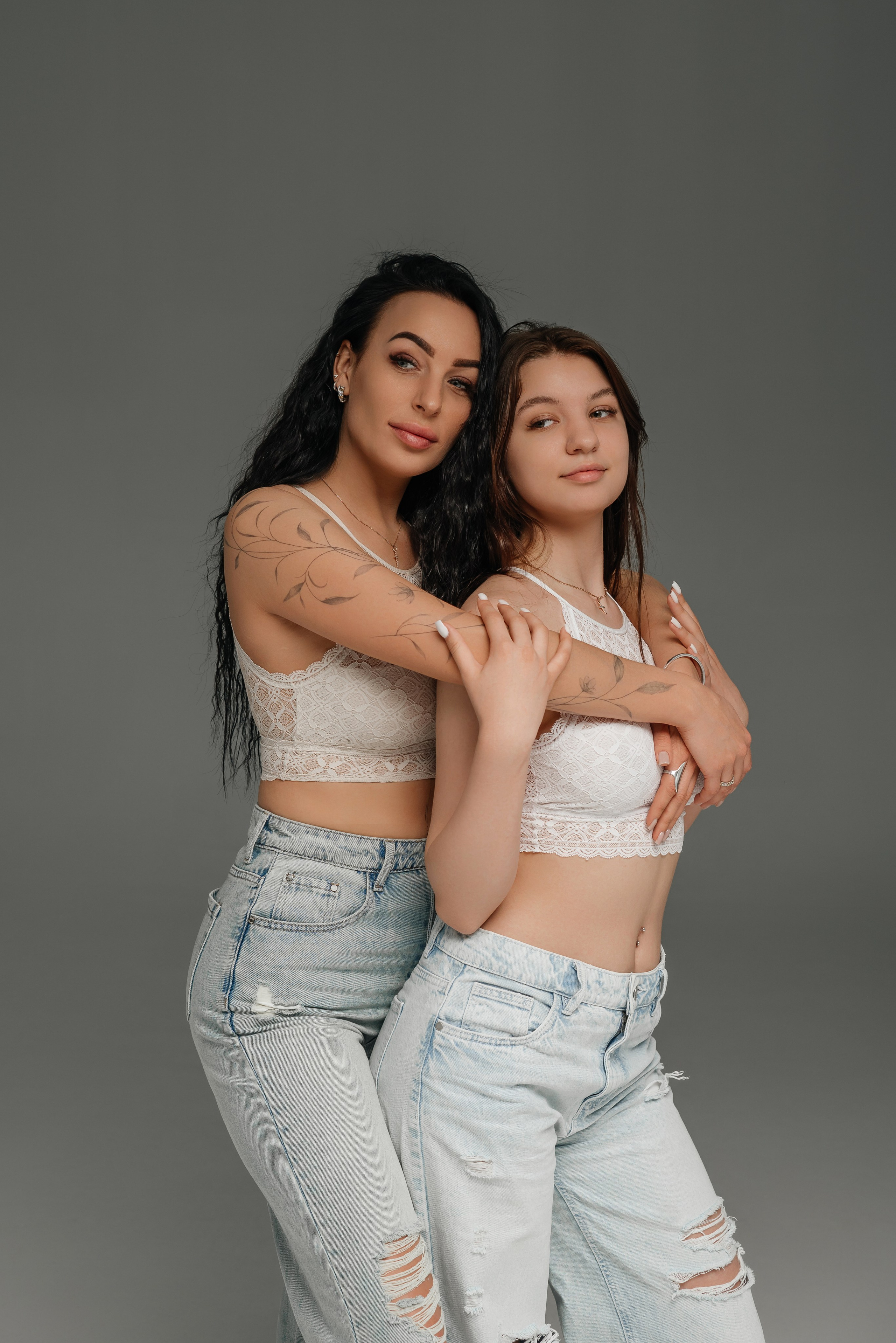 Фотосессия в стиле Vogue в фоновой студии (на однотонном фоне). Свадебный, семейный и школьный фотограф в Бийске Ксения Мамаева