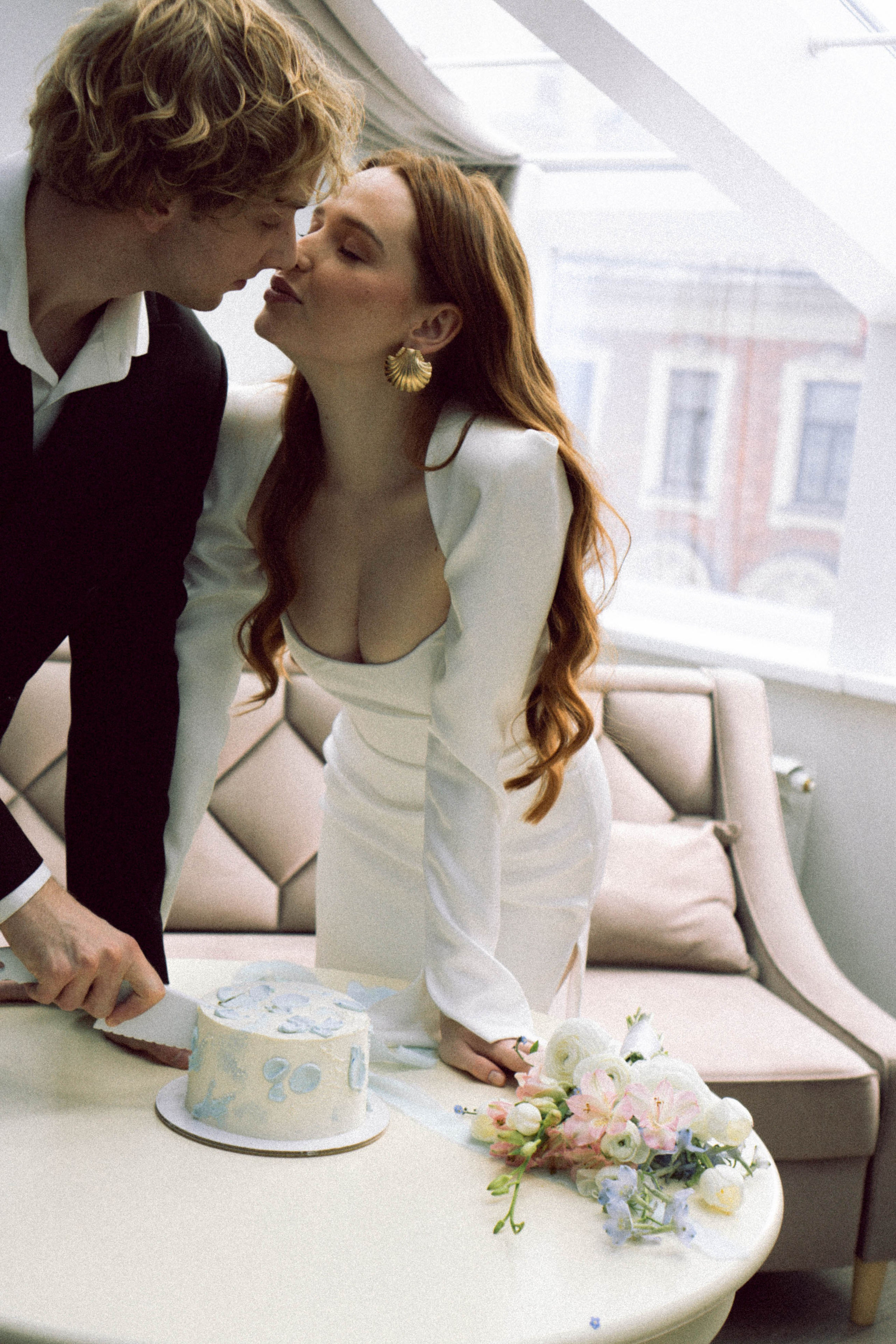 СВАДЕБНАЯ СЬЕМКА В ОТЕЛЕ. СБОРЫ ЖЕНИХА И НЕВЕСТЫ И ТАКЖЕ ТОР И ПОДГОТОВКА К ПРОГУЛКЕ. Профессиональный фотограф, Санкт-Петербург — Виктория Богомолова