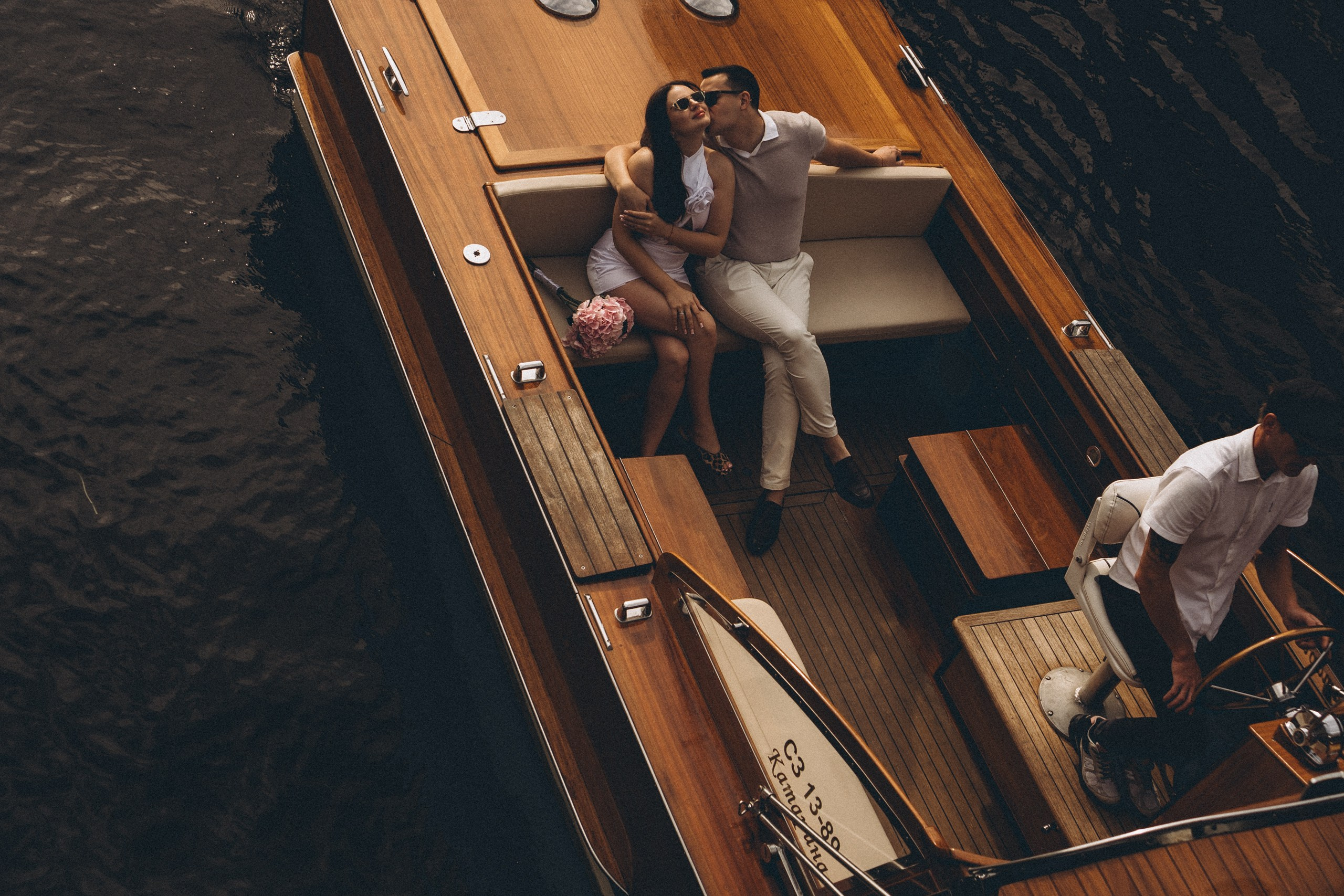 СВАДЕНБНАЯ СЬЕМКА НА КАТЕРЕ ПО КАНАЛАМ САНКТ-ПЕТЕРБУРГА И В АКВАТОРИИ НЕВЫ. Профессиональный фотограф, Санкт-Петербург — Виктория Богомолова