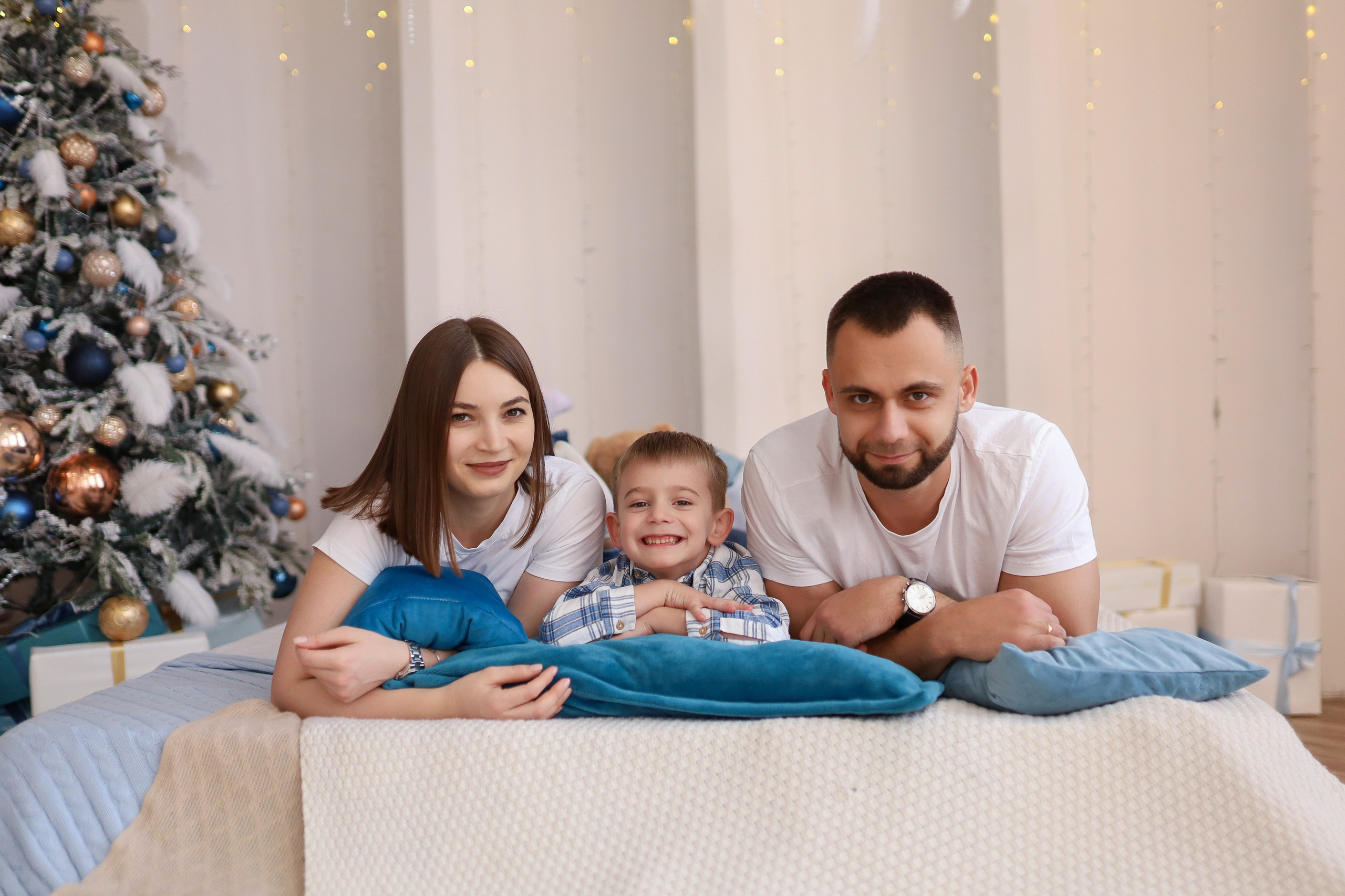 Семейная съёмка белый зал. ФОТОГРАФ ХАБАРОВСК АНАСТАСИЯ РАЧЕНКОВА