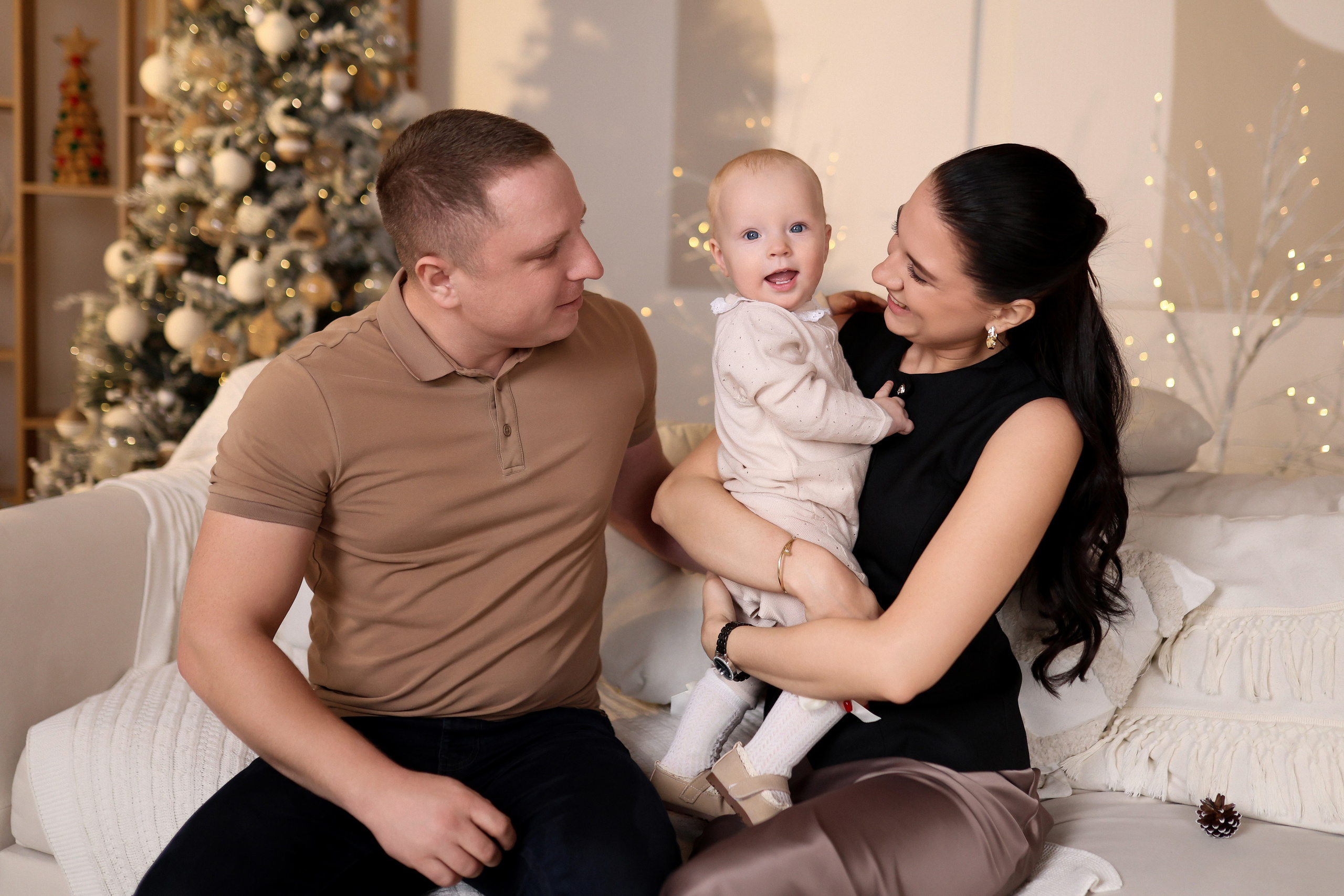 Семейная съёмка студия Спутник. ФОТОГРАФ ХАБАРОВСК АНАСТАСИЯ РАЧЕНКОВА
