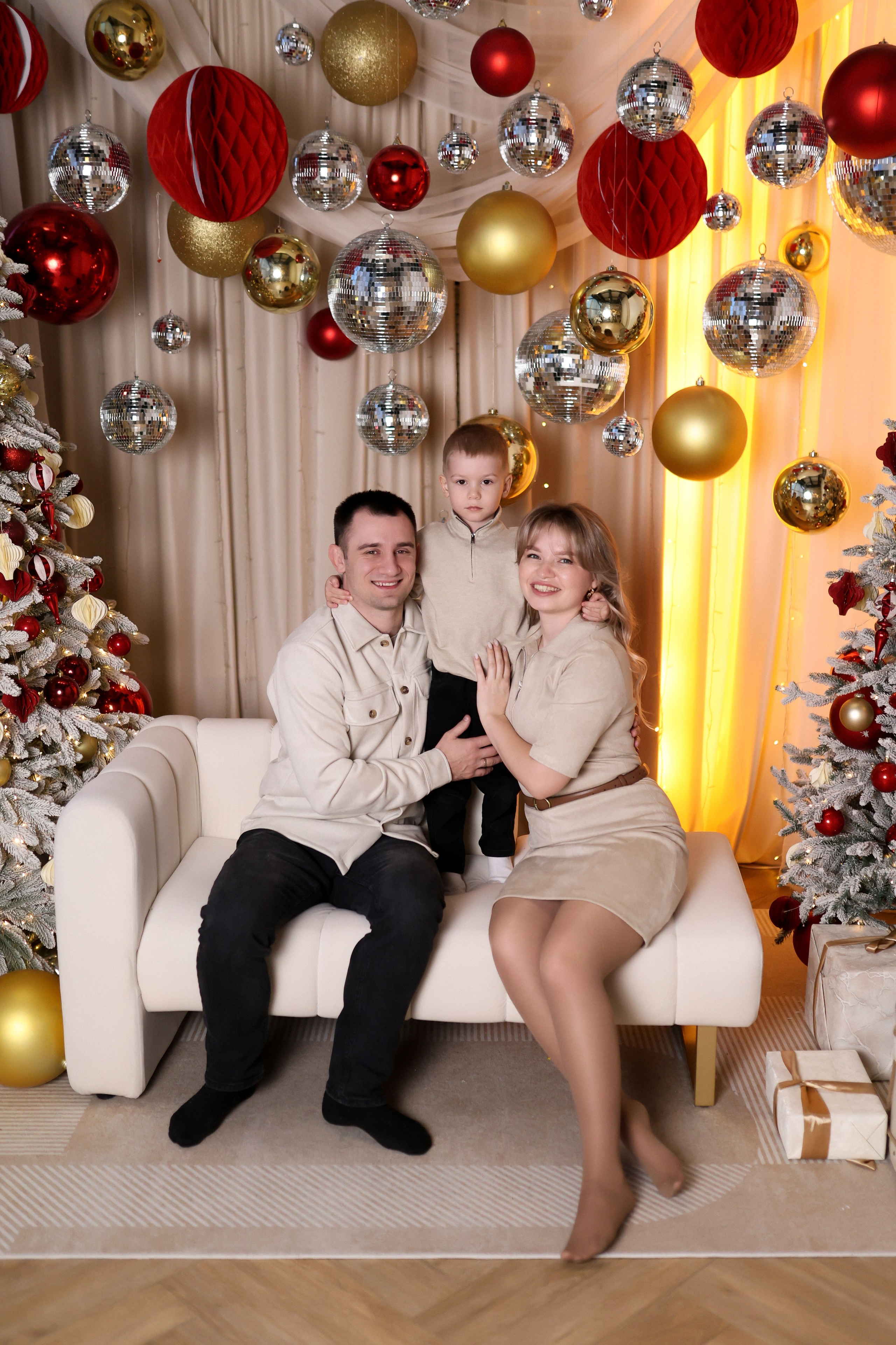 Семейная съёмка зал Лофт. ФОТОГРАФ ХАБАРОВСК АНАСТАСИЯ РАЧЕНКОВА
