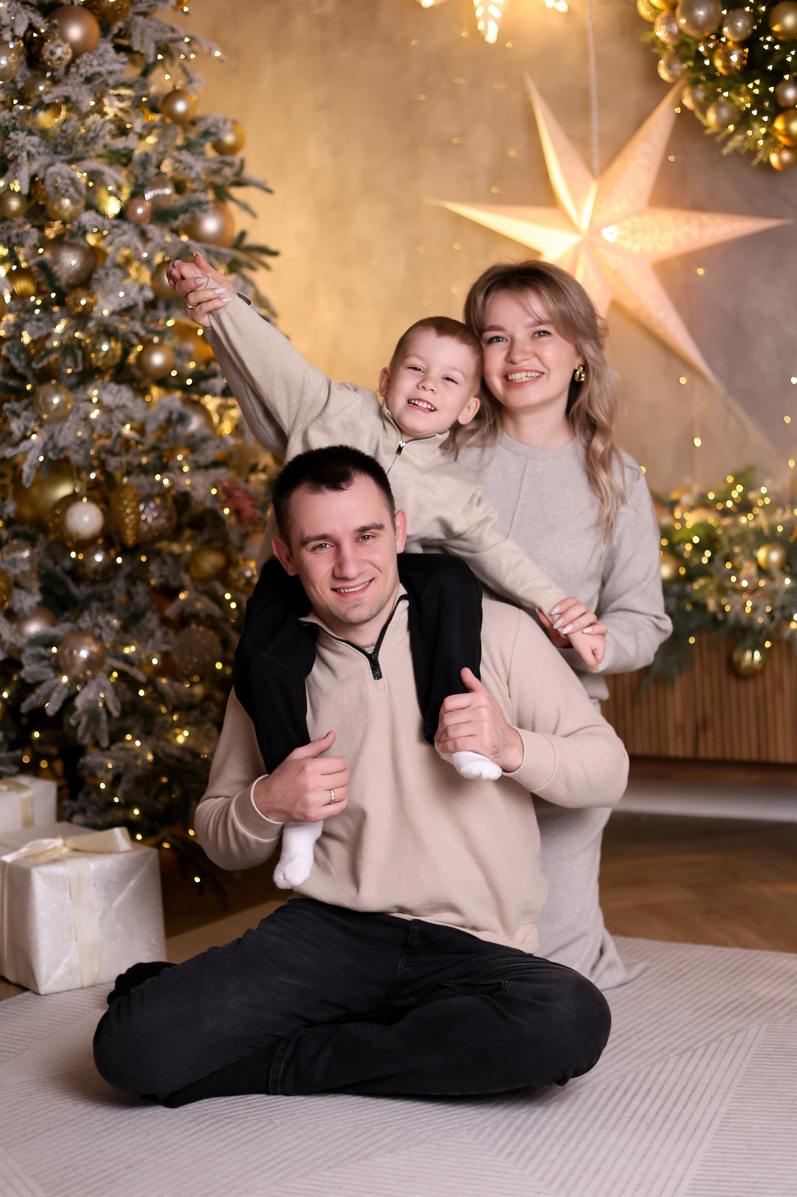 Семейная съёмка зал Лофт. ФОТОГРАФ ХАБАРОВСК АНАСТАСИЯ РАЧЕНКОВА
