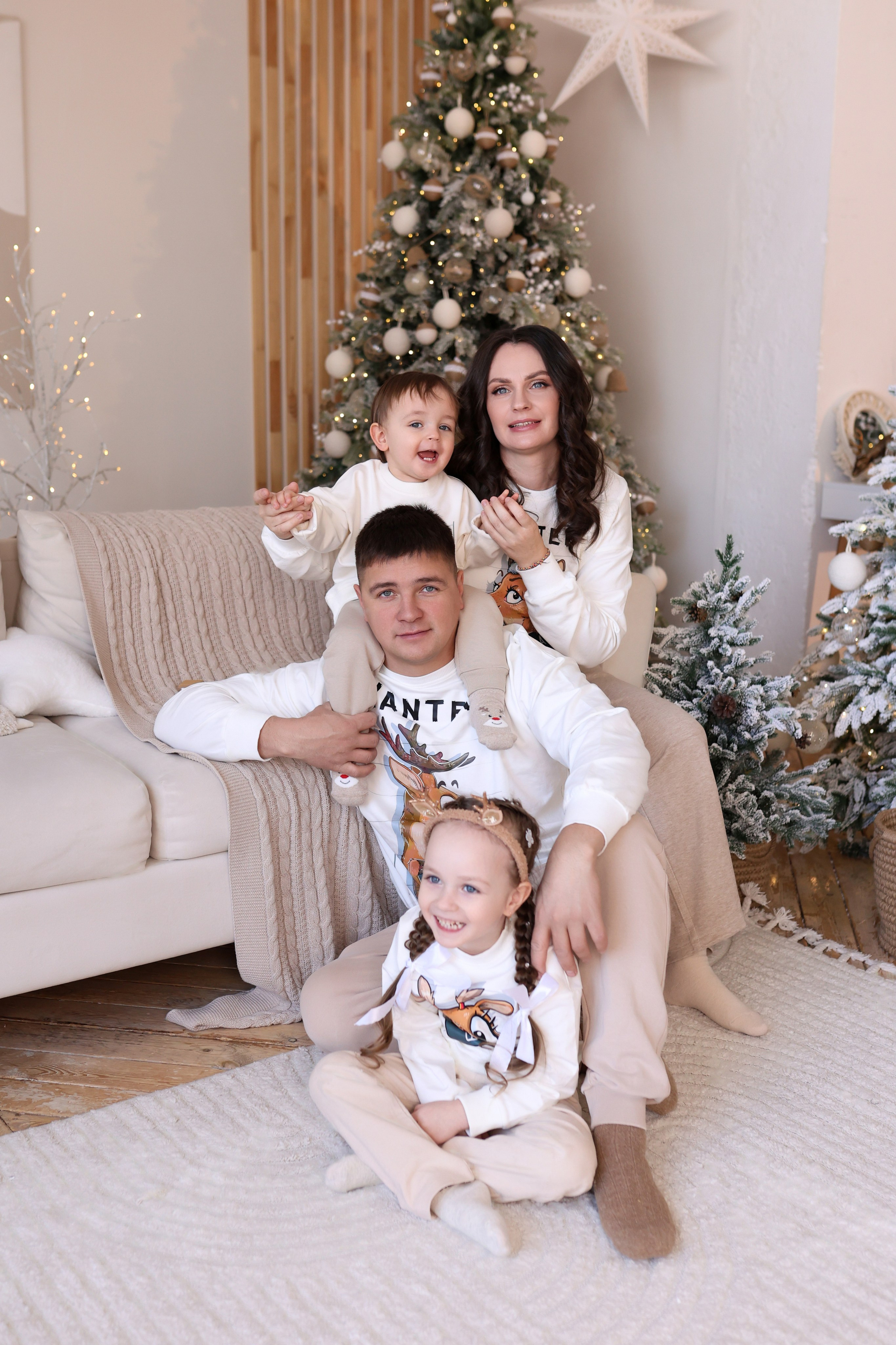 Семейная съёмка студия Спутник. ФОТОГРАФ ХАБАРОВСК АНАСТАСИЯ РАЧЕНКОВА