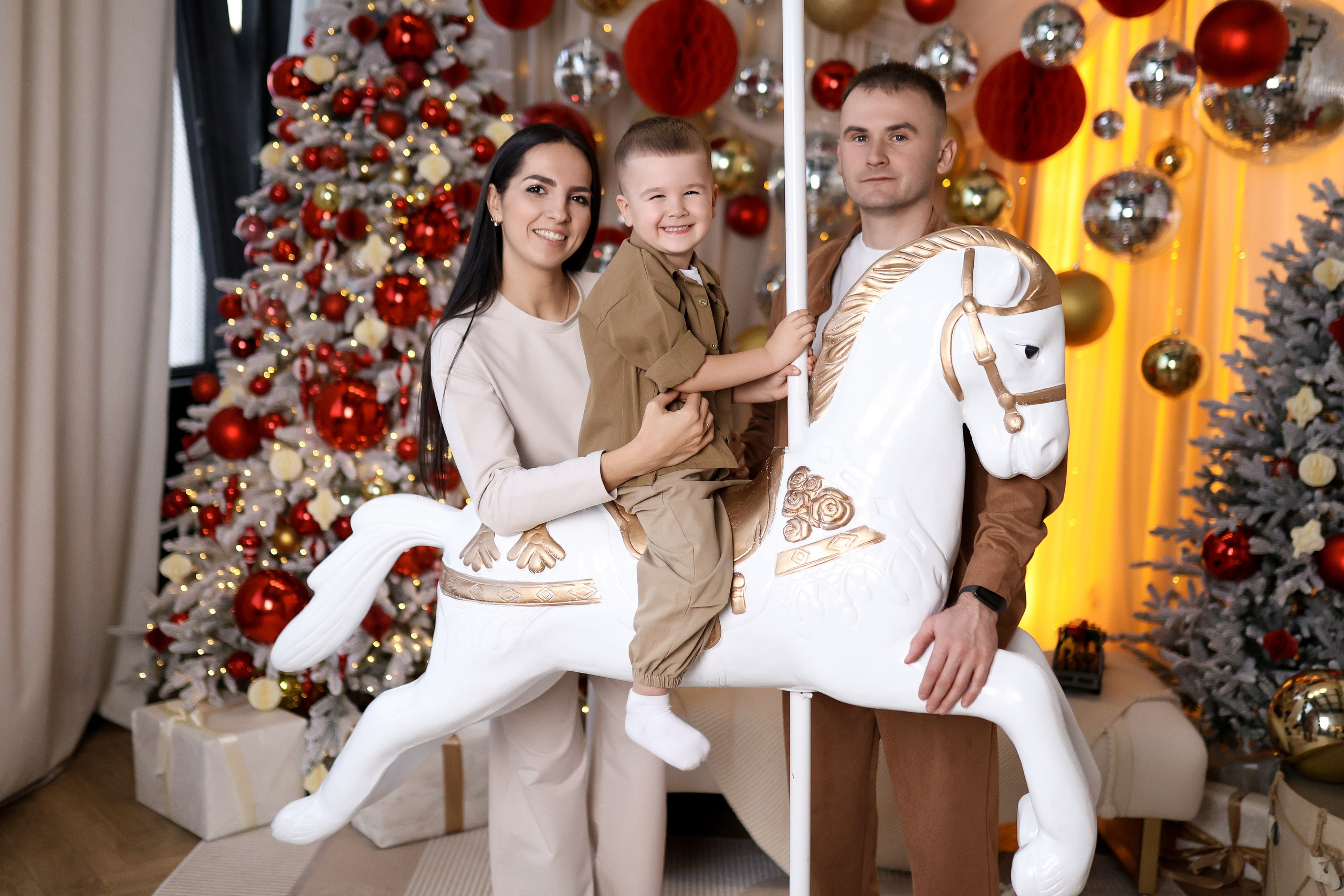Семейная съёмка зал Лофт. ФОТОГРАФ ХАБАРОВСК АНАСТАСИЯ РАЧЕНКОВА