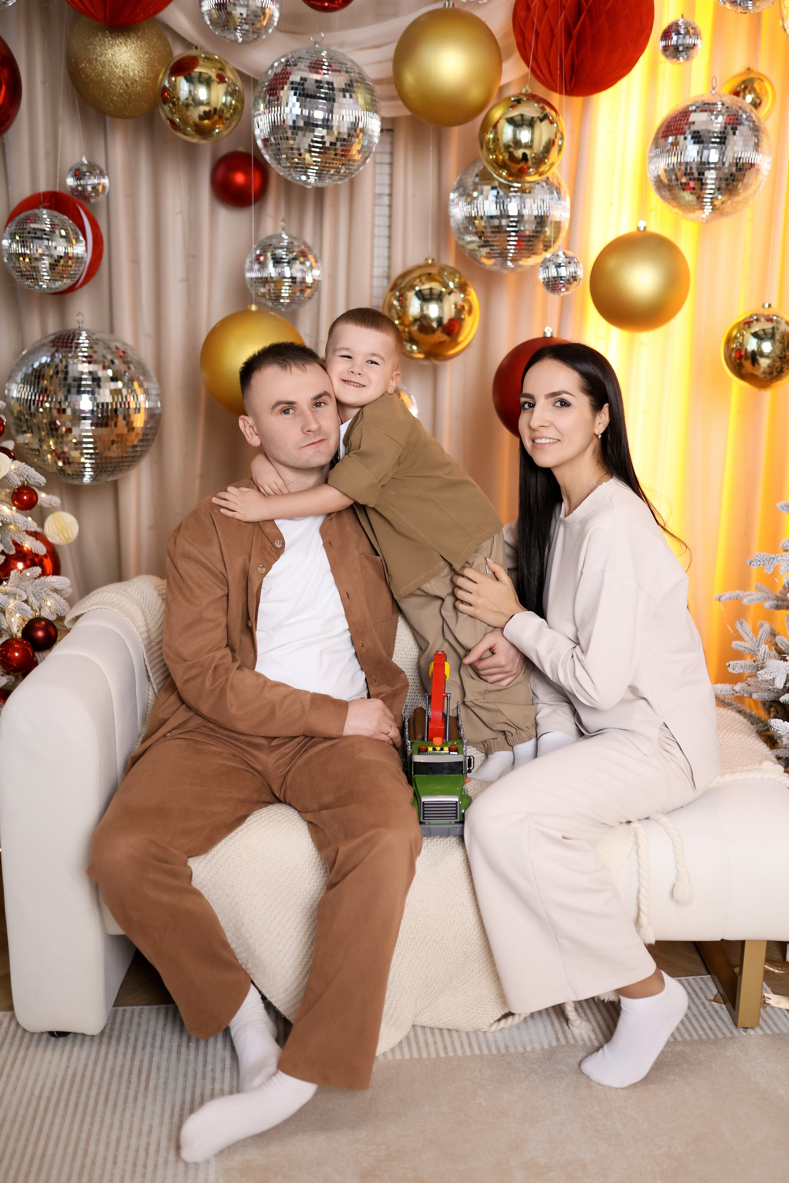 Семейная съёмка зал Лофт. ФОТОГРАФ ХАБАРОВСК АНАСТАСИЯ РАЧЕНКОВА