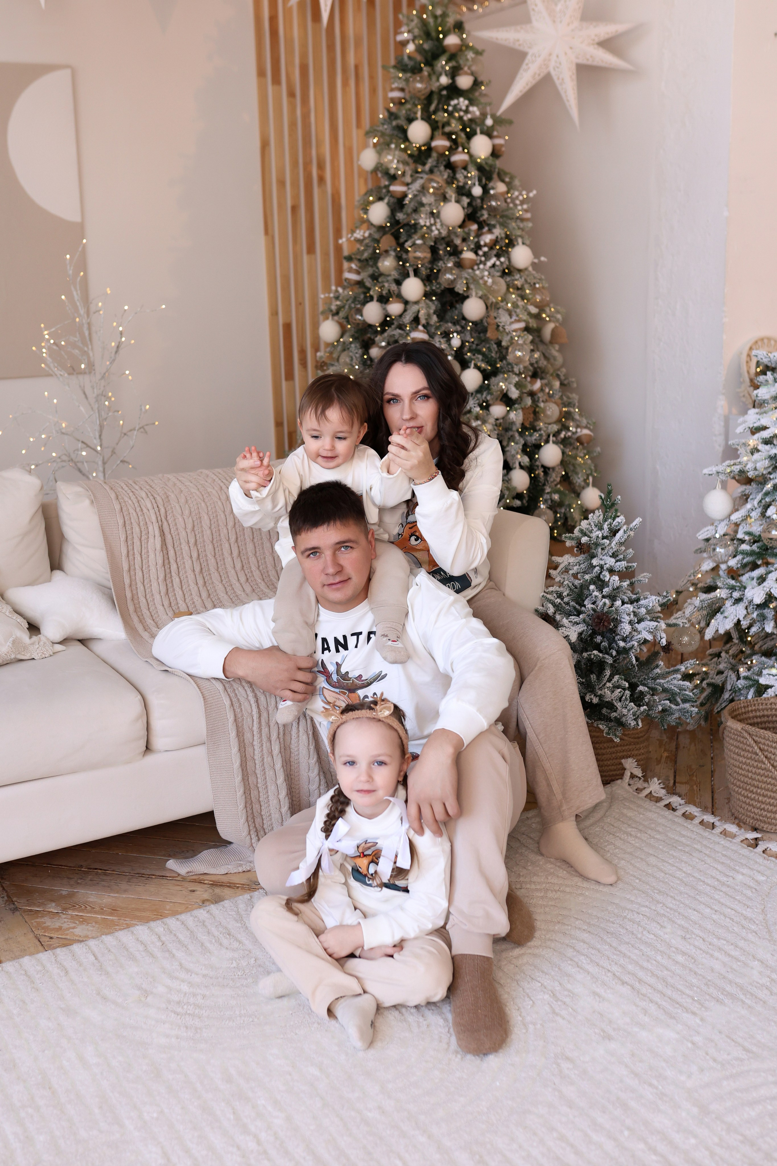 Семейная съёмка студия Спутник. ФОТОГРАФ ХАБАРОВСК АНАСТАСИЯ РАЧЕНКОВА