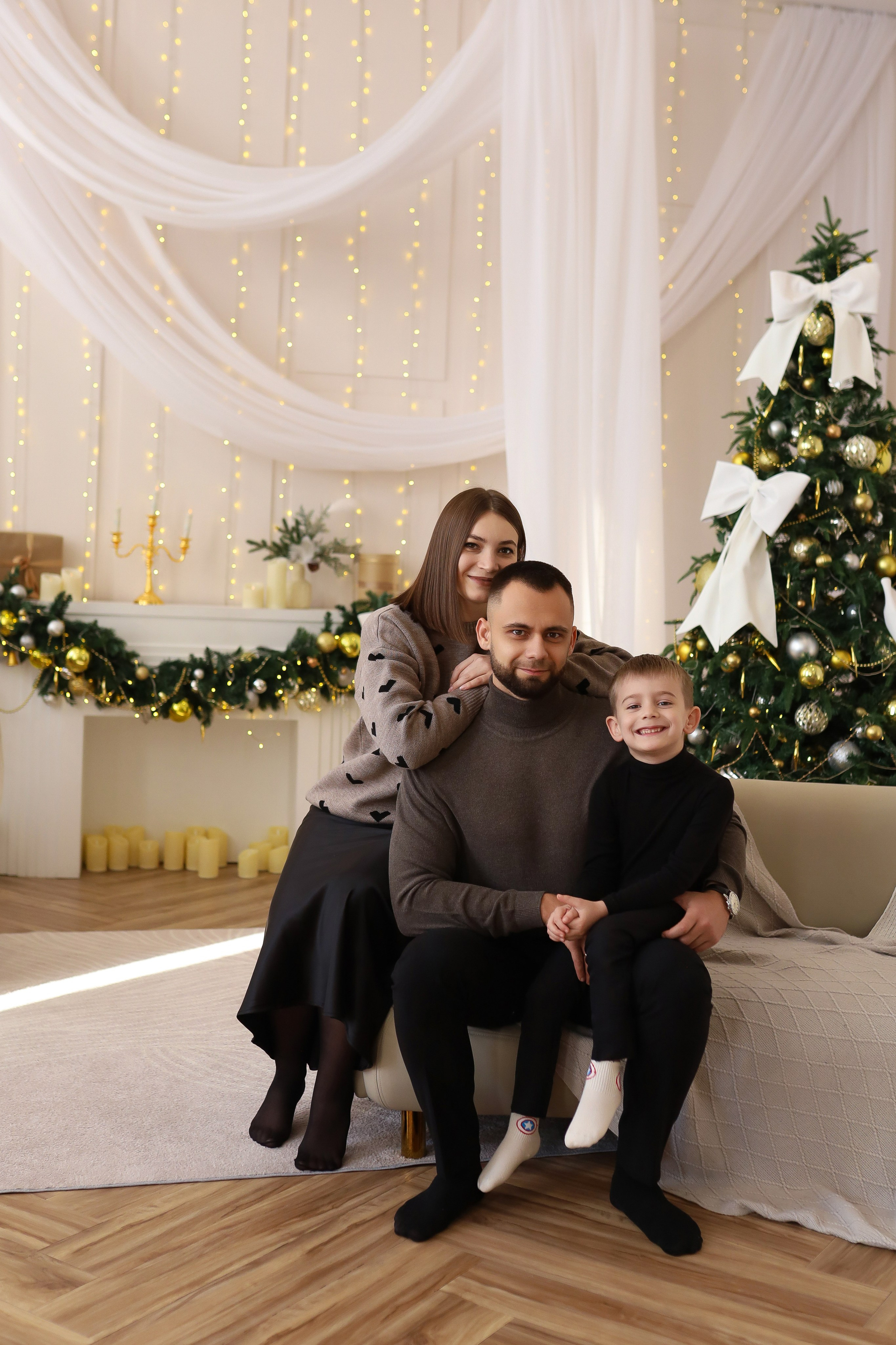 Семейная съёмка белый зал. ФОТОГРАФ ХАБАРОВСК АНАСТАСИЯ РАЧЕНКОВА
