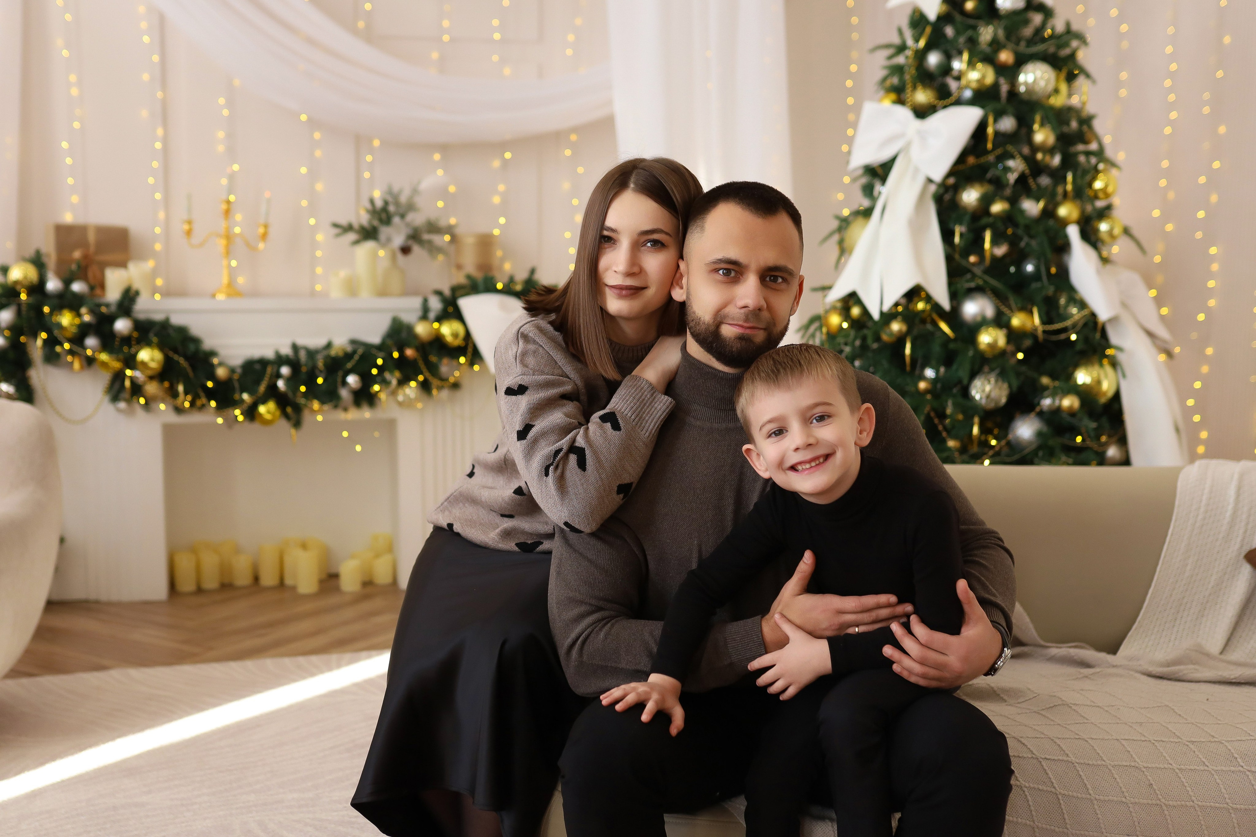 Семейная съёмка белый зал. ФОТОГРАФ ХАБАРОВСК АНАСТАСИЯ РАЧЕНКОВА