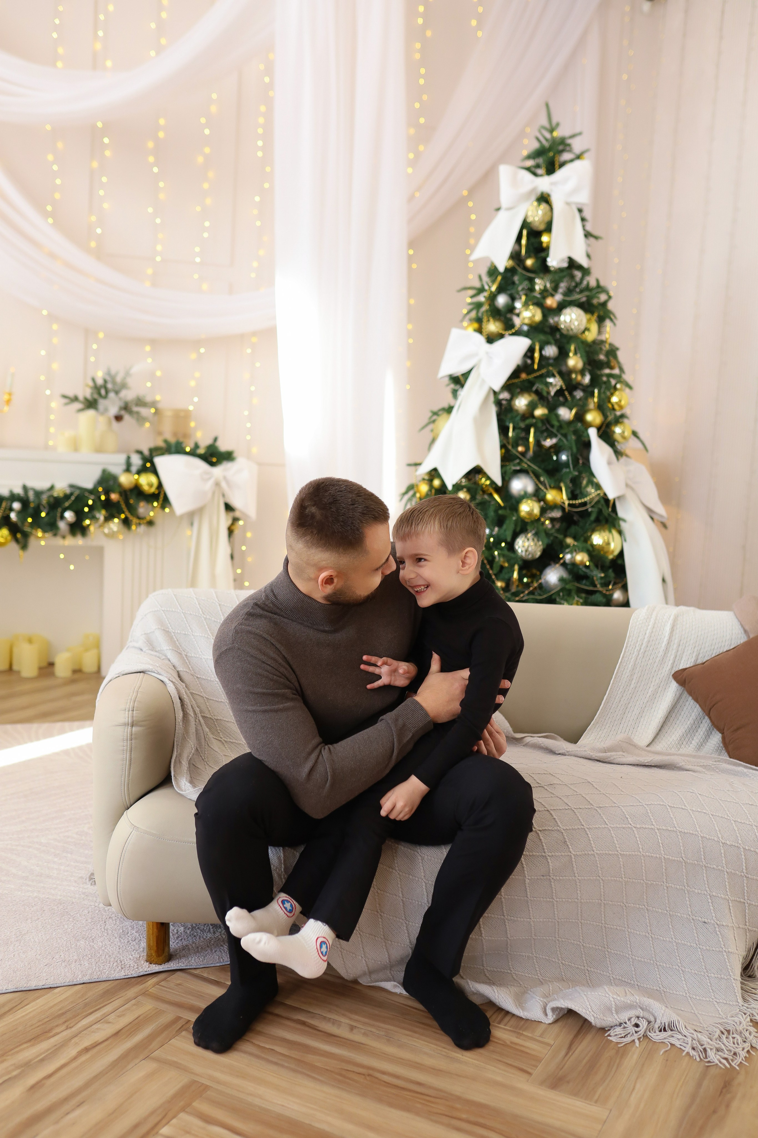 Семейная съёмка белый зал. ФОТОГРАФ ХАБАРОВСК АНАСТАСИЯ РАЧЕНКОВА
