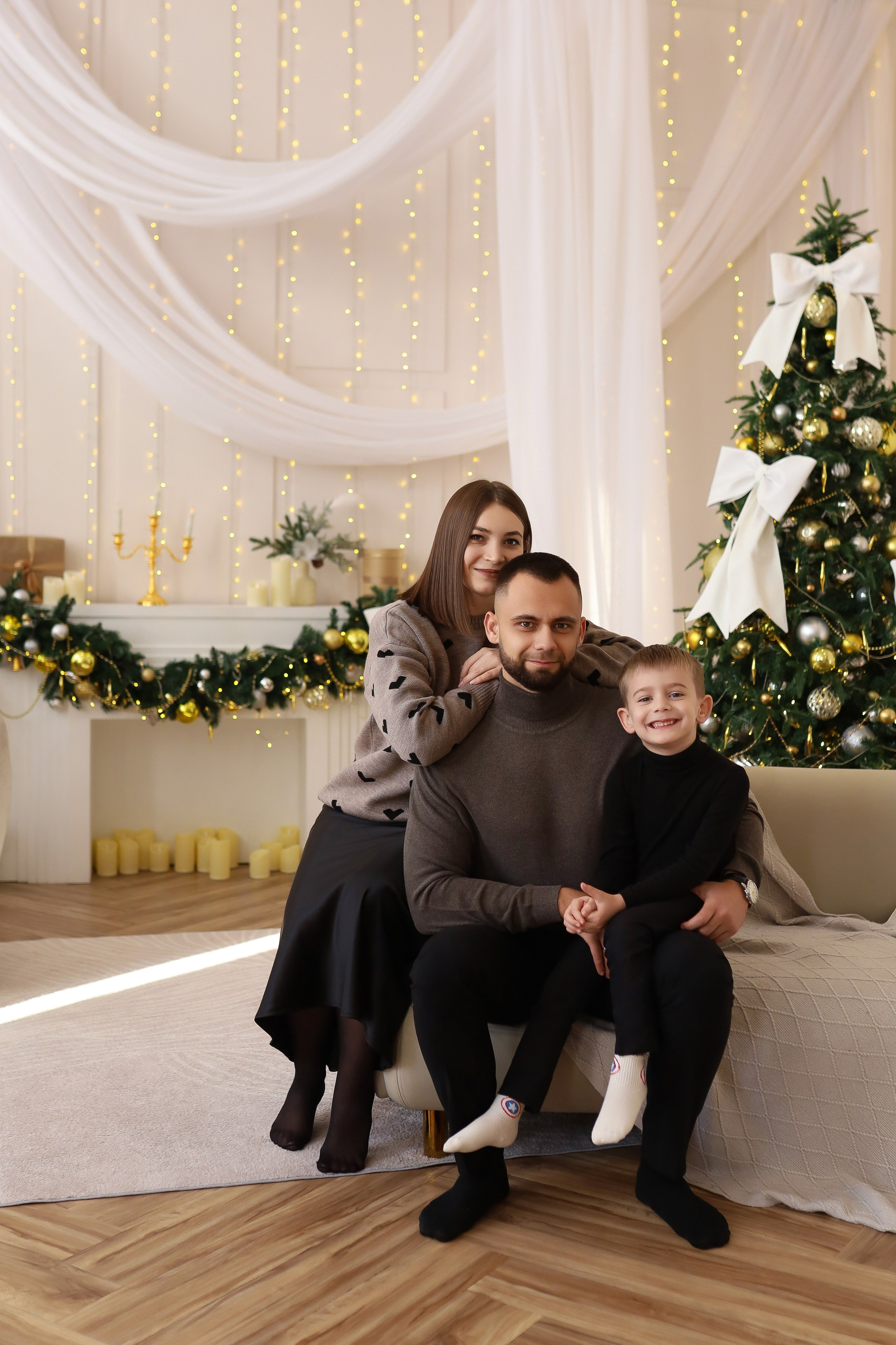 Семейная съёмка белый зал. ФОТОГРАФ ХАБАРОВСК АНАСТАСИЯ РАЧЕНКОВА