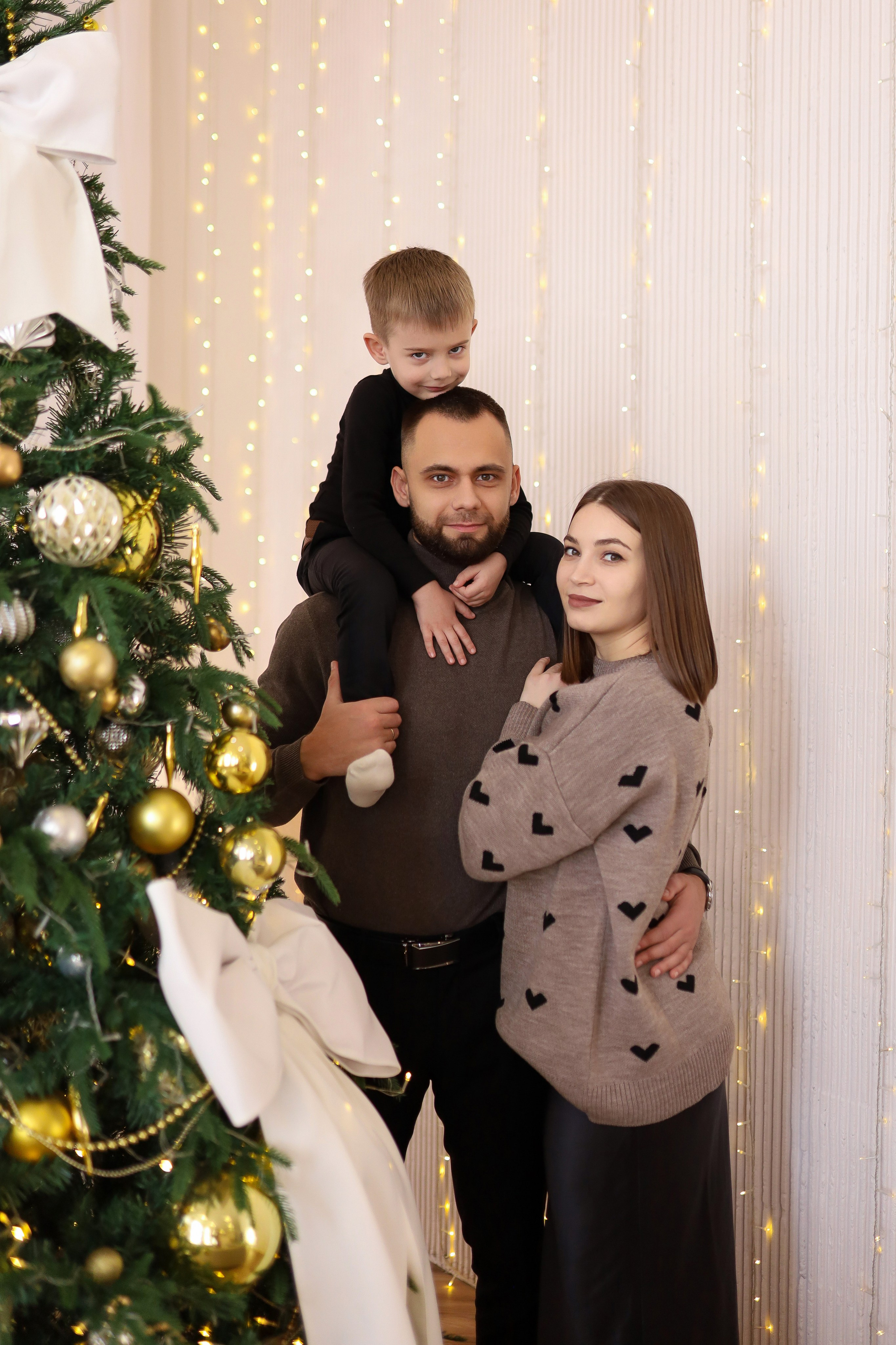 Семейная съёмка белый зал. ФОТОГРАФ ХАБАРОВСК АНАСТАСИЯ РАЧЕНКОВА