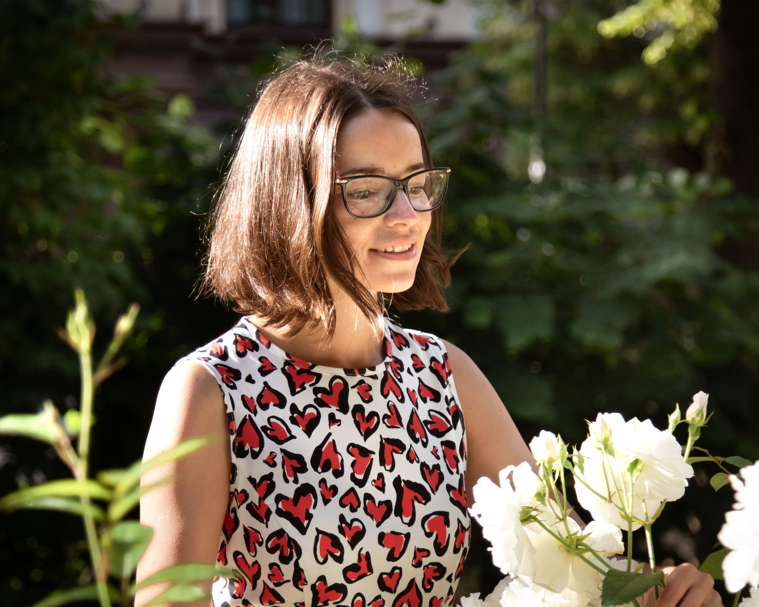 девушка с цветами