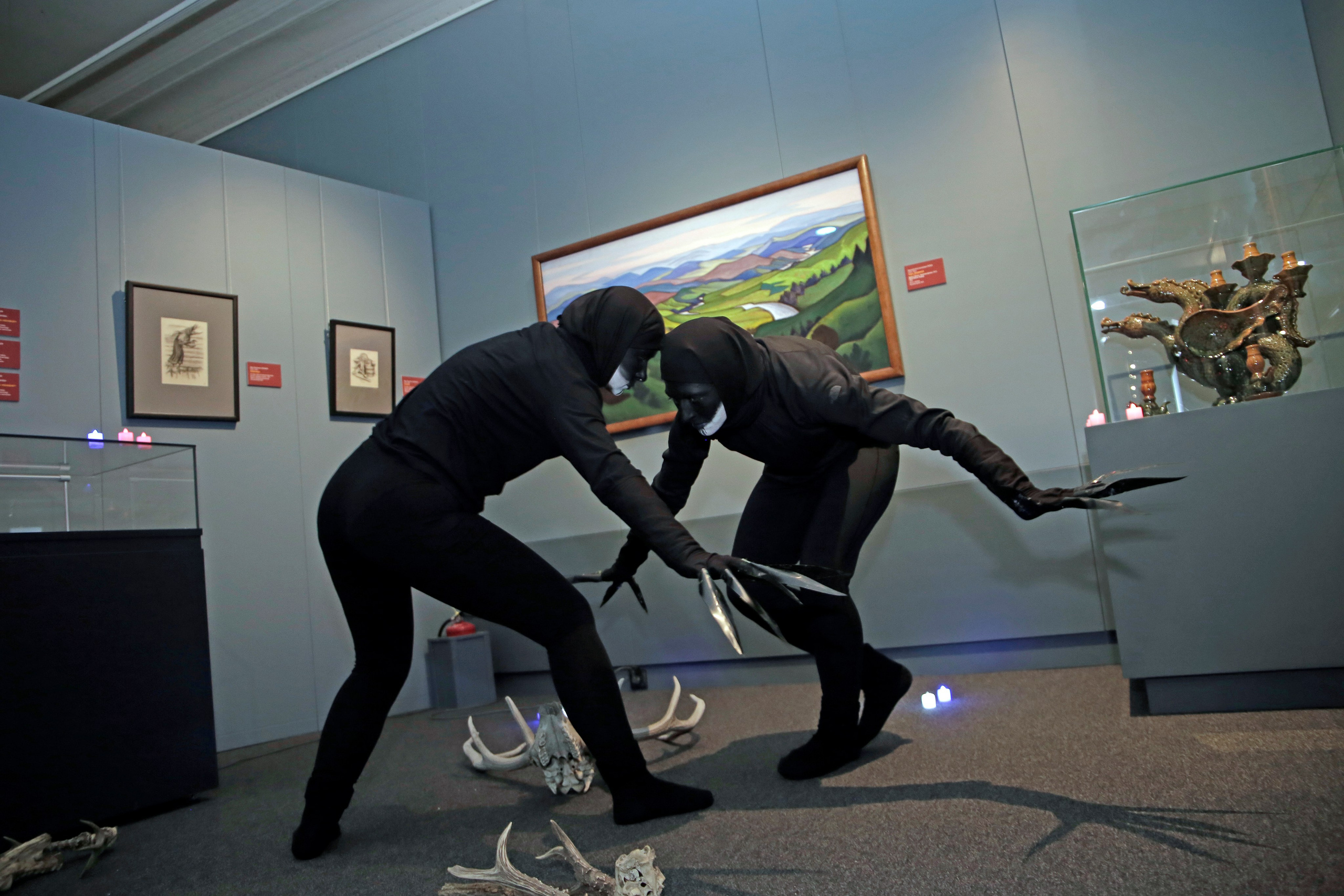 ЛАДУШКИ-ЛАДУШКИ. АРХЕОЛОГИЯ РУССКИХ СКАЗОК. ПЕРФОРМАНС. Художник, преподаватель дизайна, начинающий сценограф и режиссёр во Владивостоке