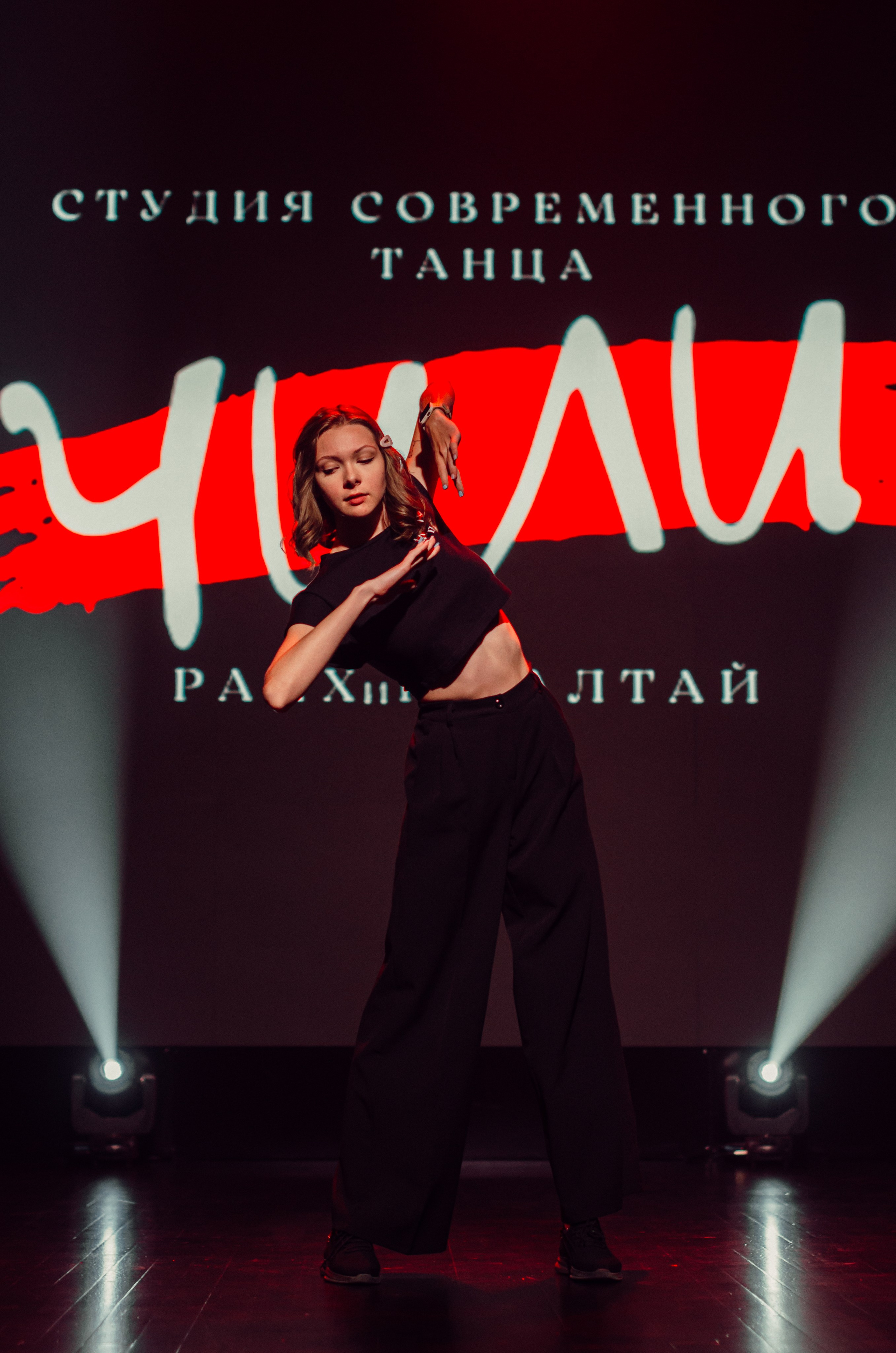 Групповая фотосъемка танцевального коллектива. Денисова Аля — фотограф для парных съемок и индивидуальных историй в Барнауле