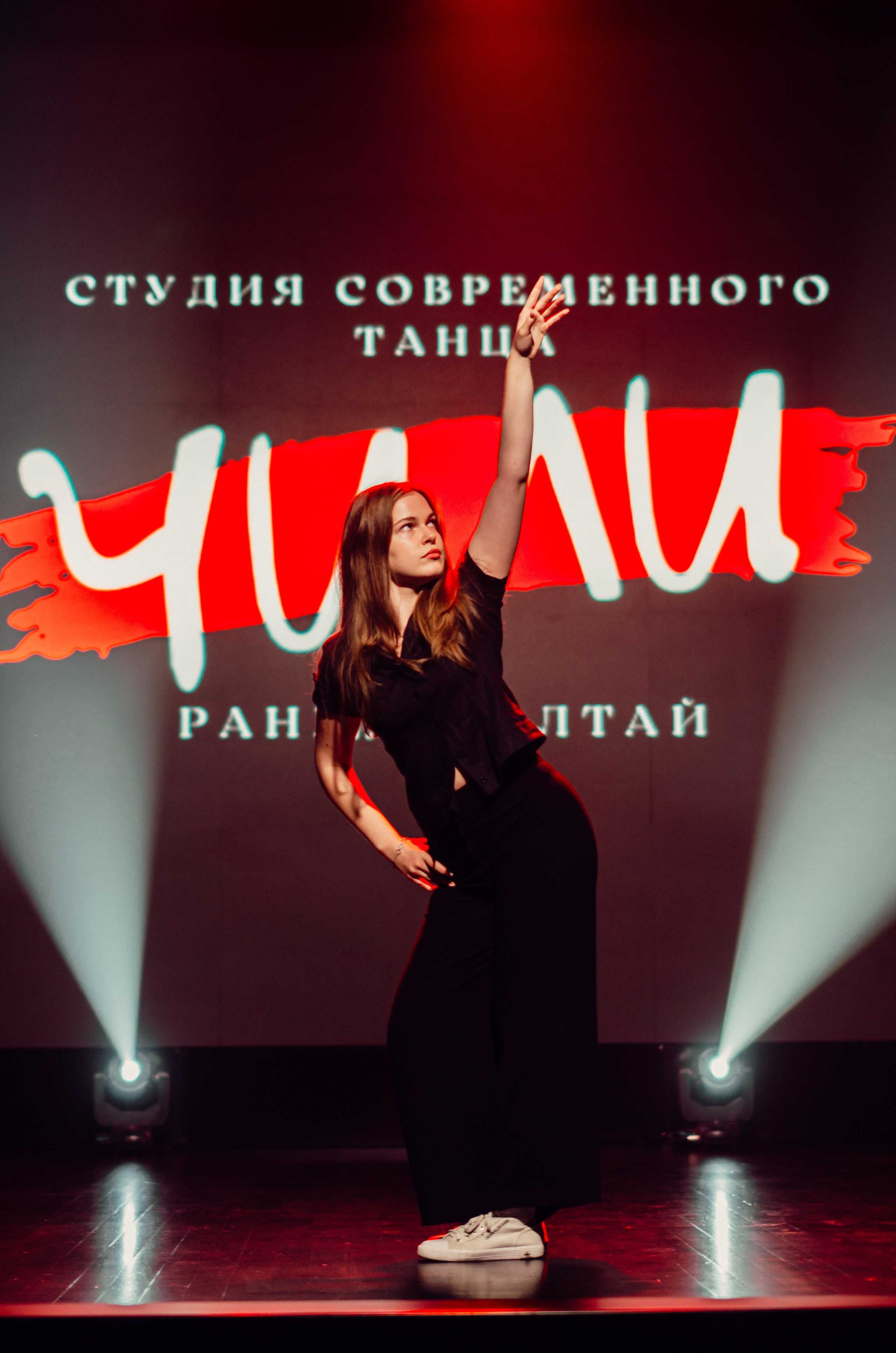 Групповая фотосъемка танцевального коллектива. Денисова Аля — фотограф для парных съемок и индивидуальных историй в Барнауле