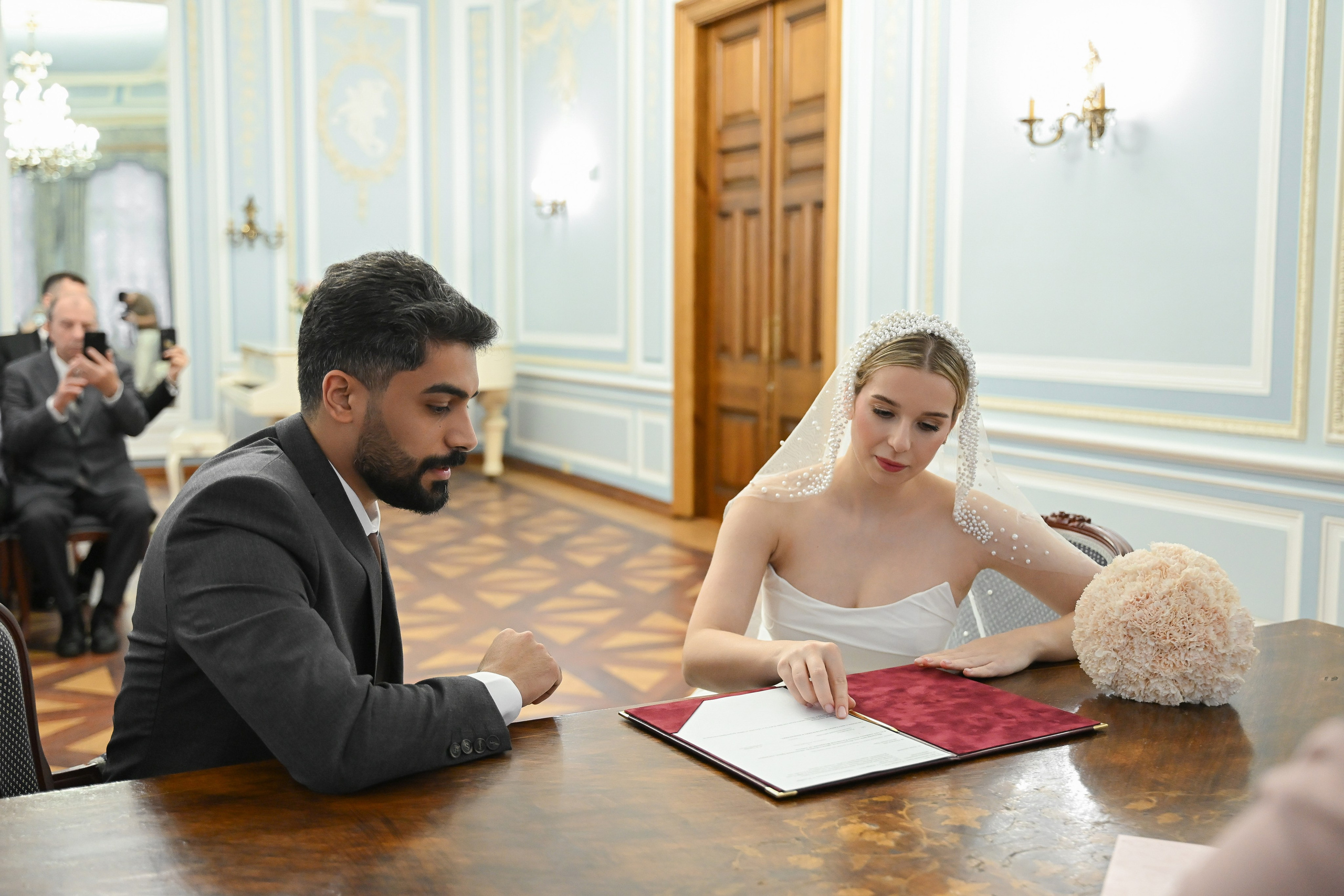 Свадьба в отеле Националь. Свадебный фотограф Алия Бабаринова