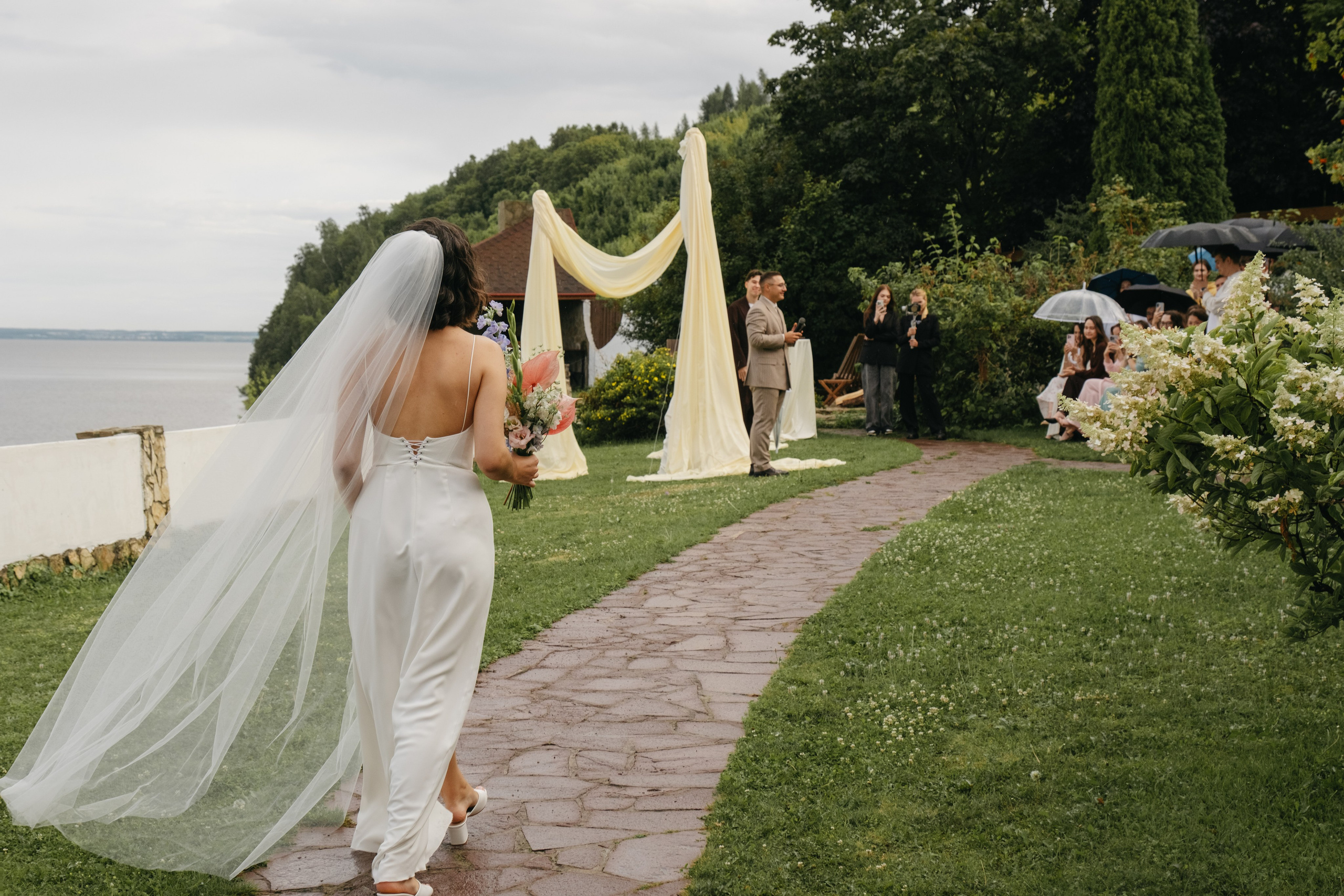 Молодые счастливые. Обо мне