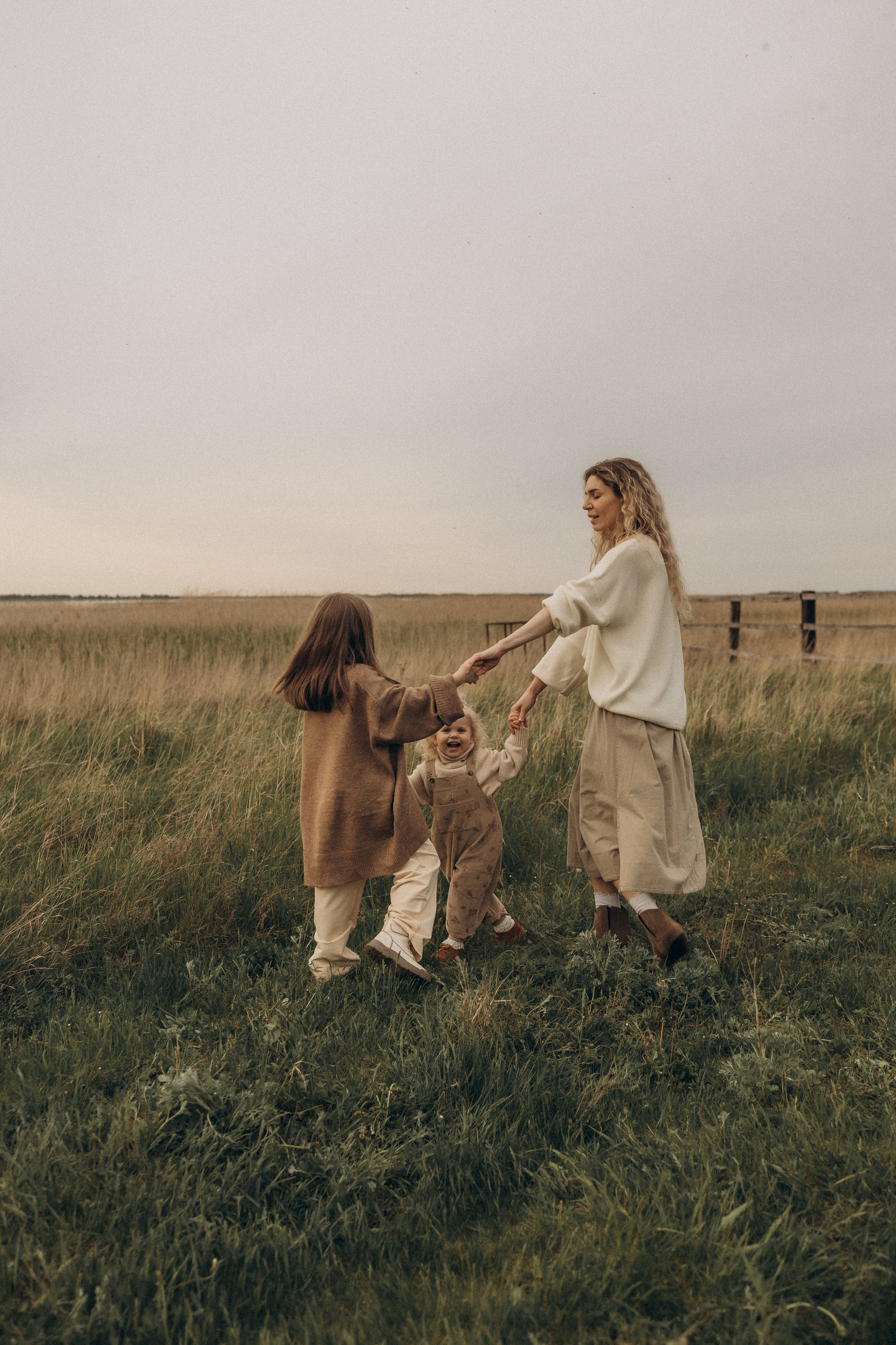 Семейная в поле. Эльвира Галимьянова — семейный фотограф Екатеринбурга