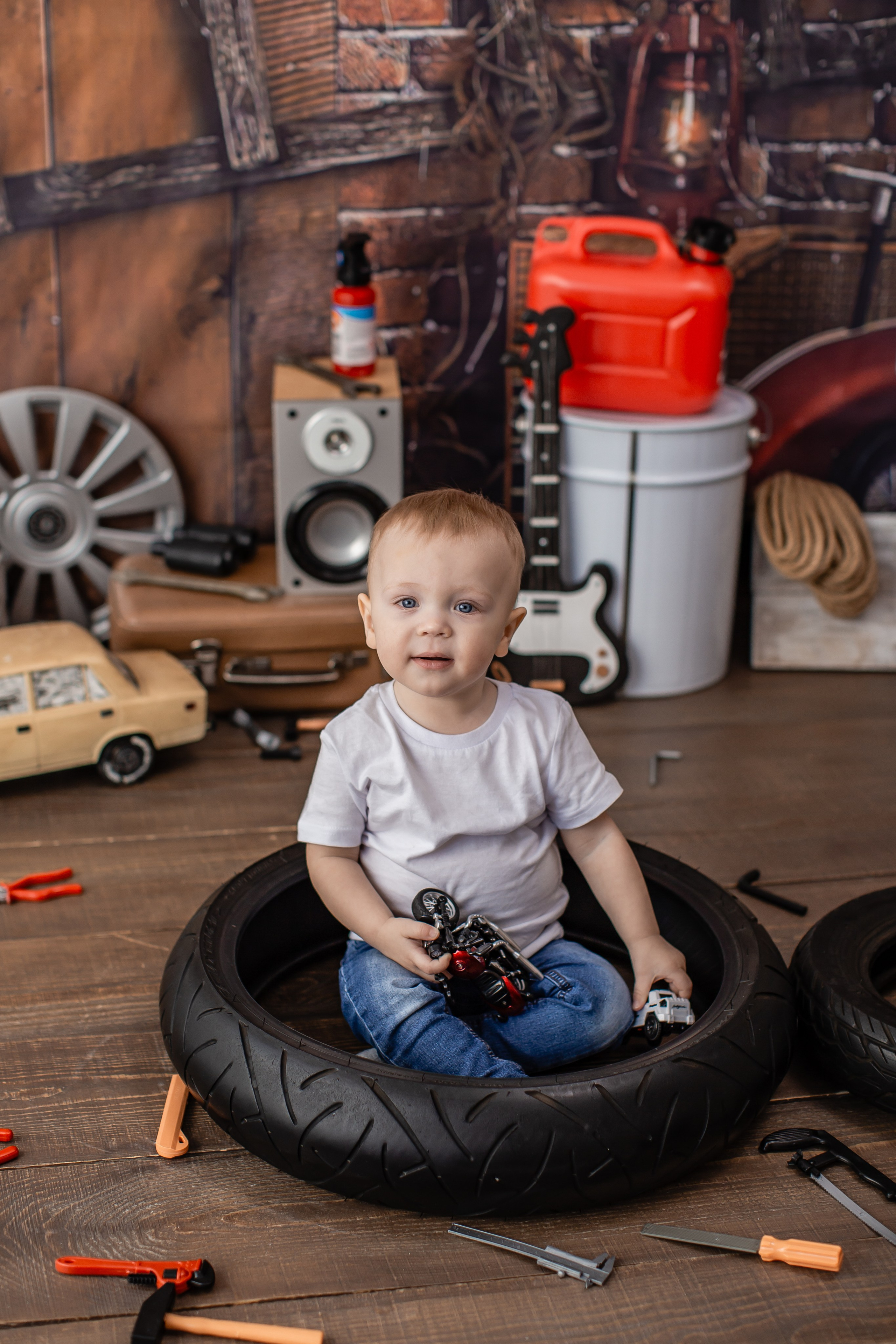 Фотодень " ГАРАЖ «(для 1-4 года) 20.09.26 г запись идёт. Детский семейный фотограф на первый годик город Новосибирск Дымова Светлана пакеты всё включено 1-3 года