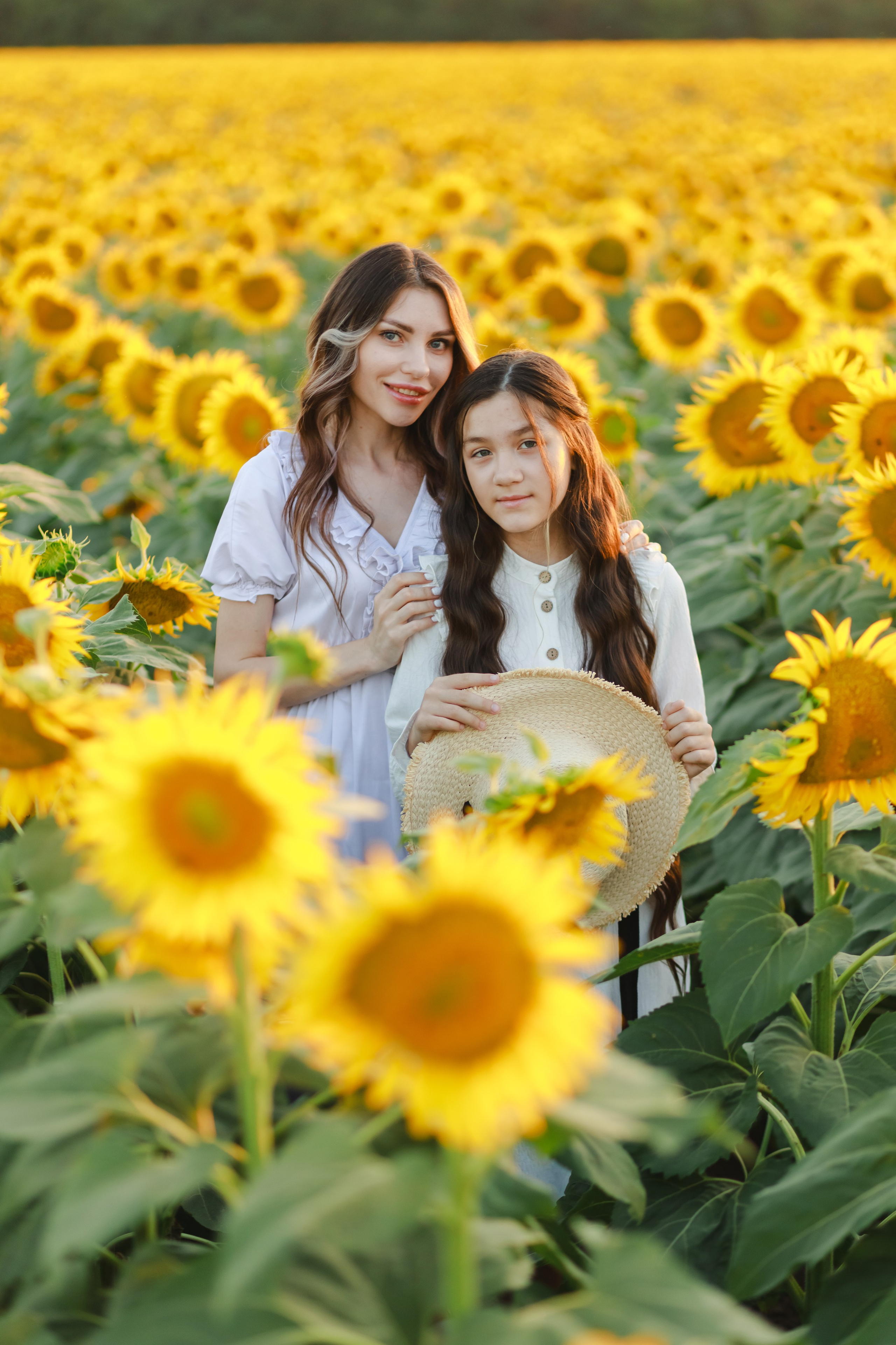 Евгения и Кира. Поле подсолнухов. Детский и семейный фотограф в Краснодаре Альбина Морозова
