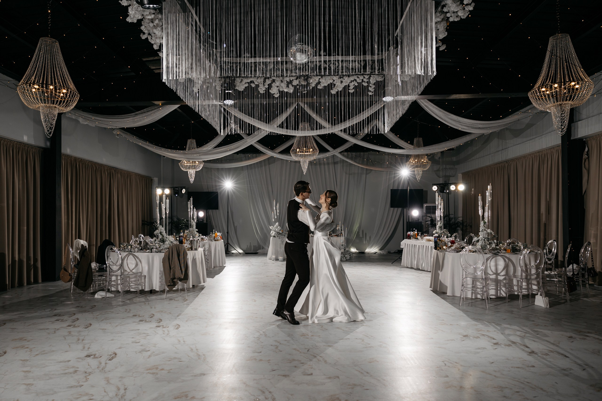 Свадебная фотосессия банкета. Свадебный и Семейный Фотограф в Гатчине и Санкт-Петербурге Виктория