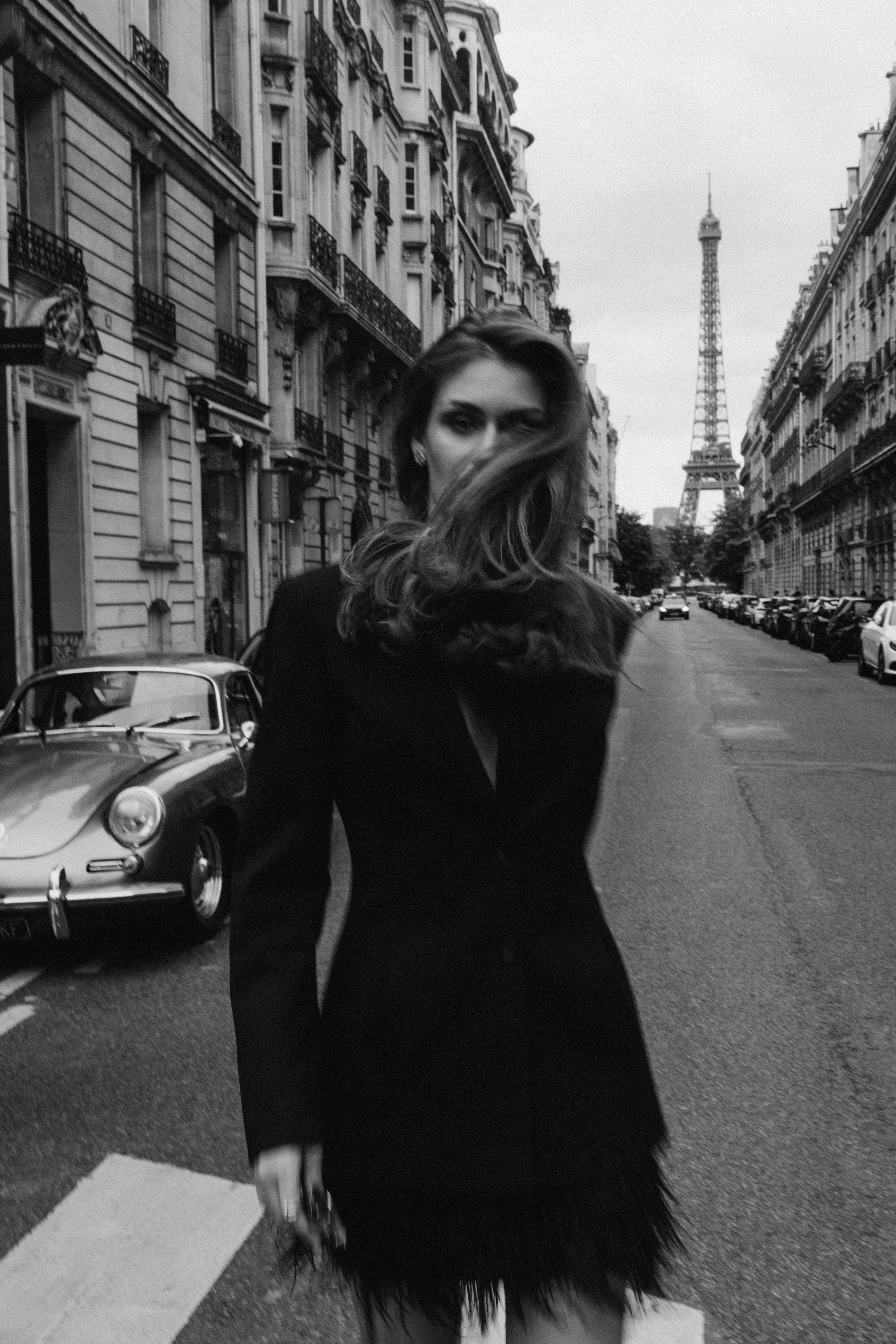 Hit the road. Photographer in Paris