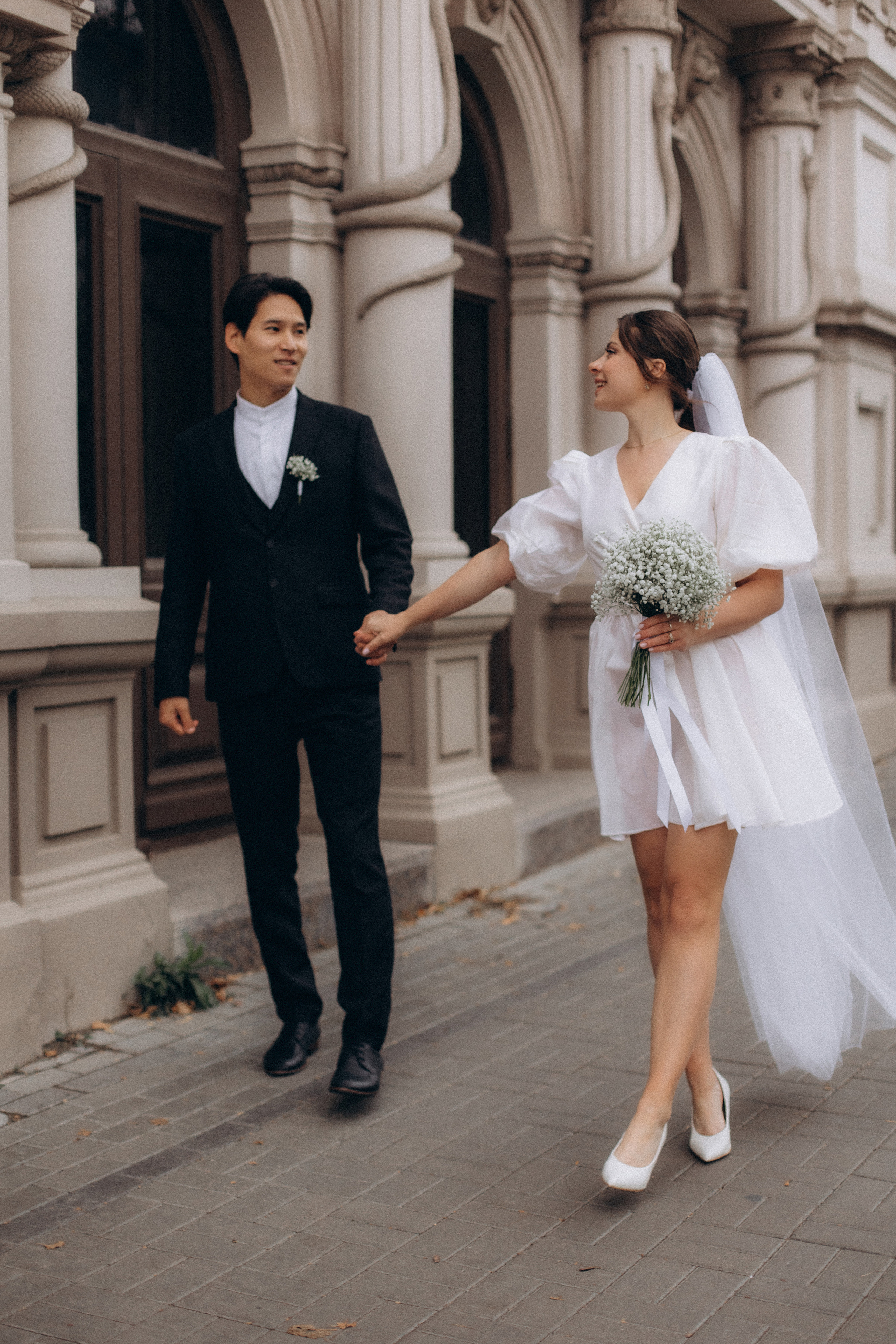 Свадебный фотограф Свадьба Казань Утро невесты Студия Казань Фотограф Казань Фотосессия Казань Жених Музей Прогулочная фотосессия Свадебные локации Свадебная локация Кремлевская улица