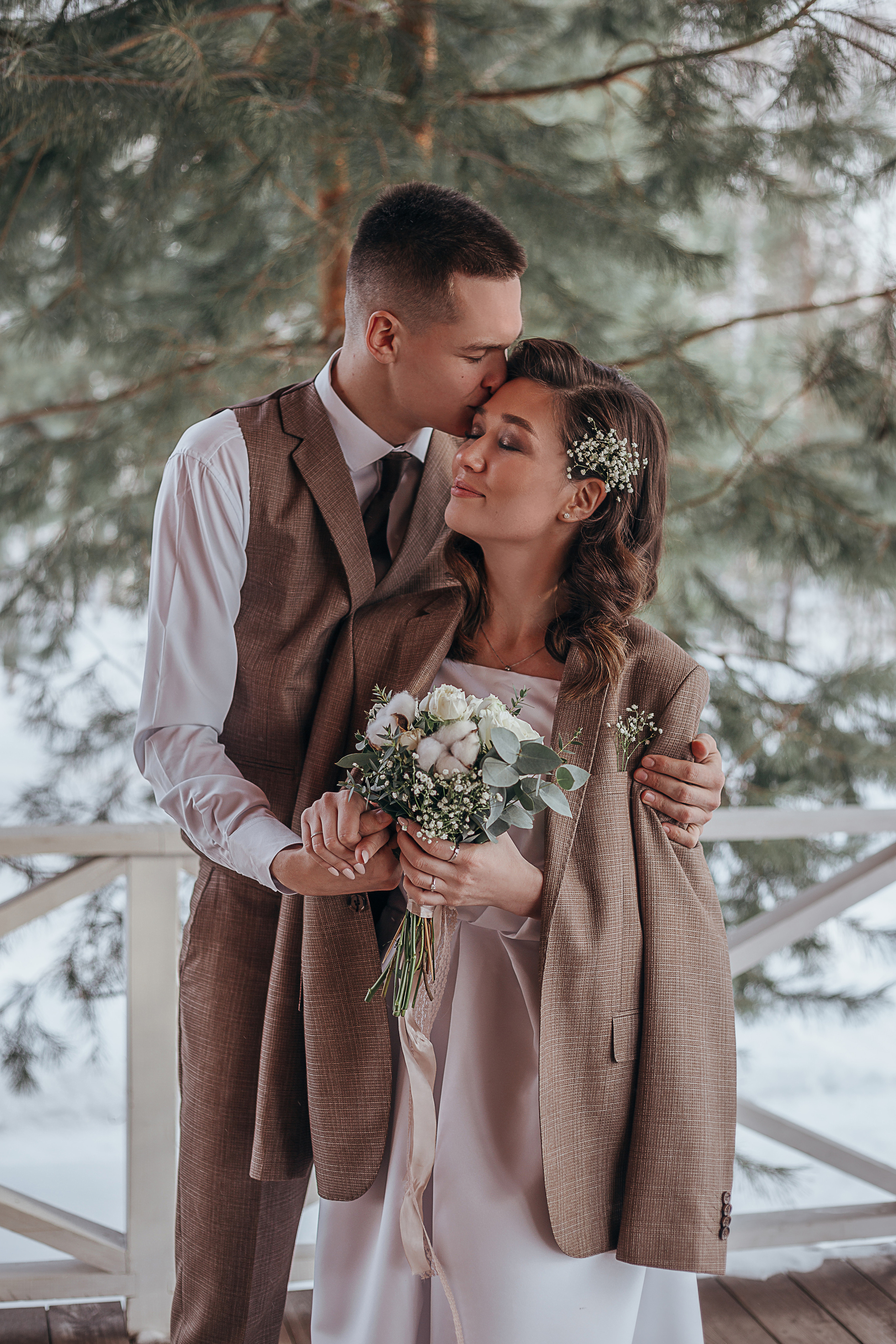 Свадебный фотограф Свадьба Казань Утро невесты Студия Казань Фотограф Казань Фотосессия Казань Жених Музей Прогулочная фотосессия Свадебные локации Свадебная локация Кремлевская улица Отель Отель Ривьера Зимняя фотосессия Уличная фотосессия