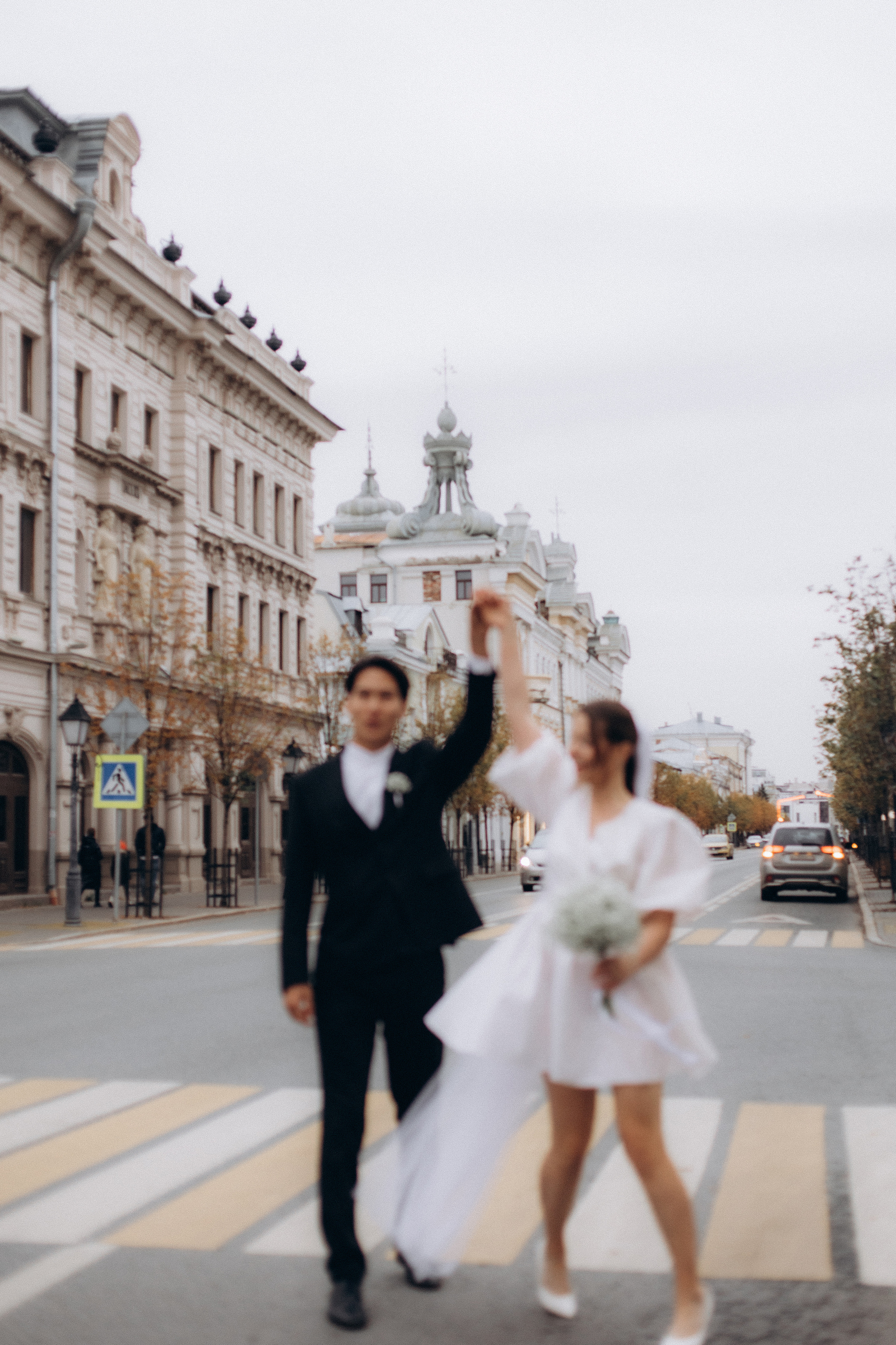 Свадебный фотограф Свадьба Казань Утро невесты Студия Казань Фотограф Казань Фотосессия Казань Жених Музей Прогулочная фотосессия Свадебные локации Свадебная локация Кремлевская улица