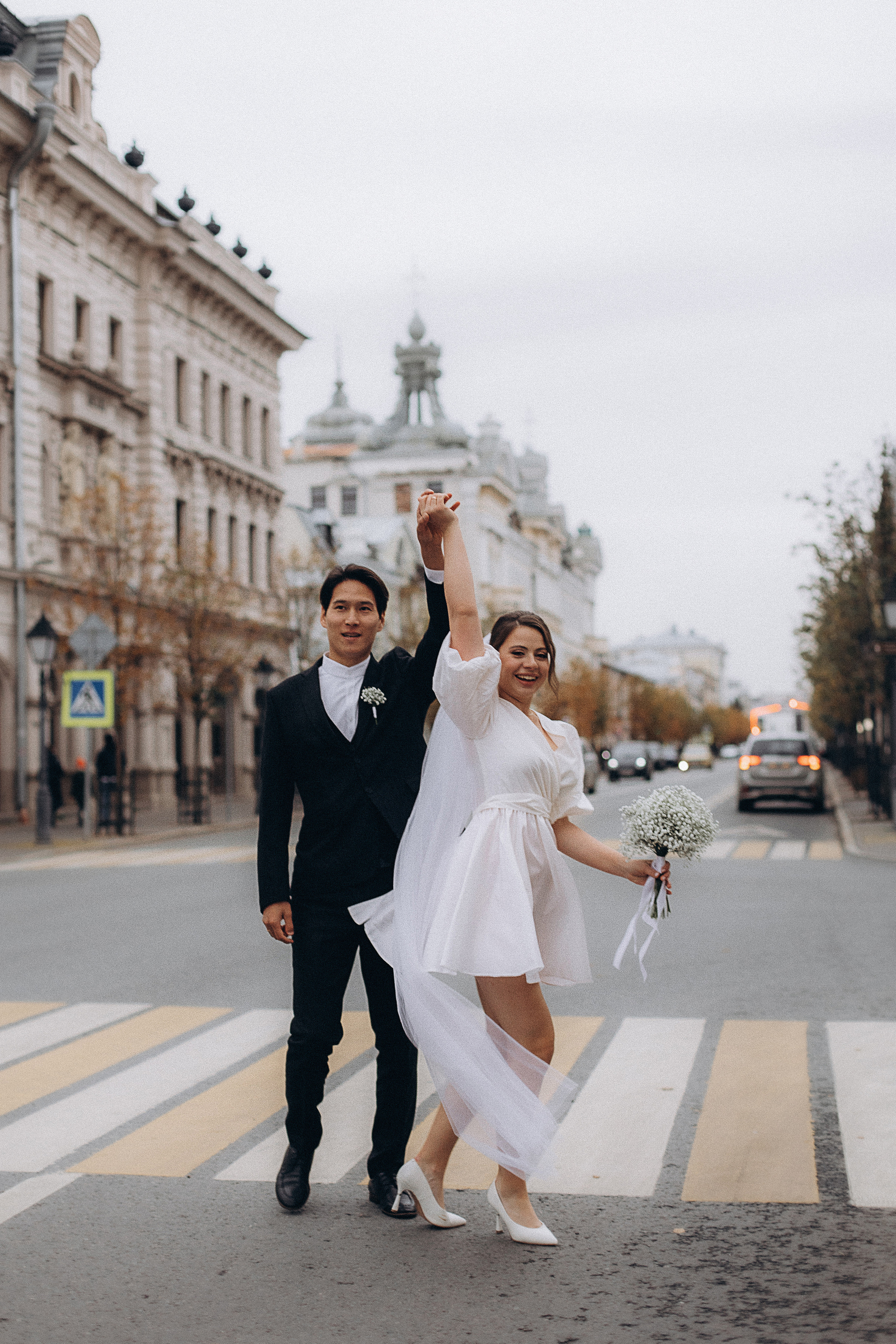 Свадебный фотограф Свадьба Казань Утро невесты Студия Казань Фотограф Казань Фотосессия Казань Жених Музей Прогулочная фотосессия Свадебные локации Свадебная локация Кремлевская улица