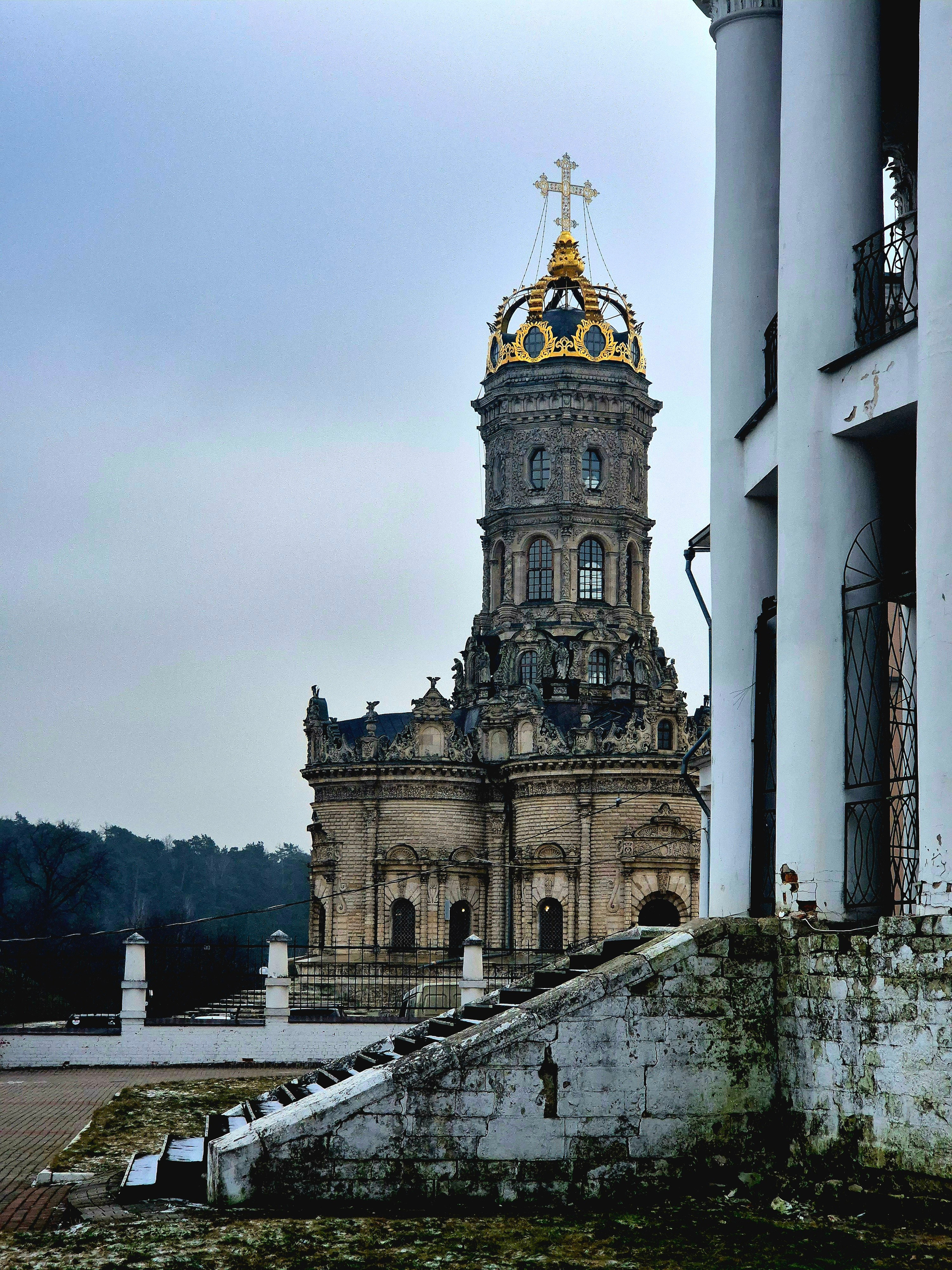 Самая известная постройка усадьбы - церковь Знамения 1698 г.