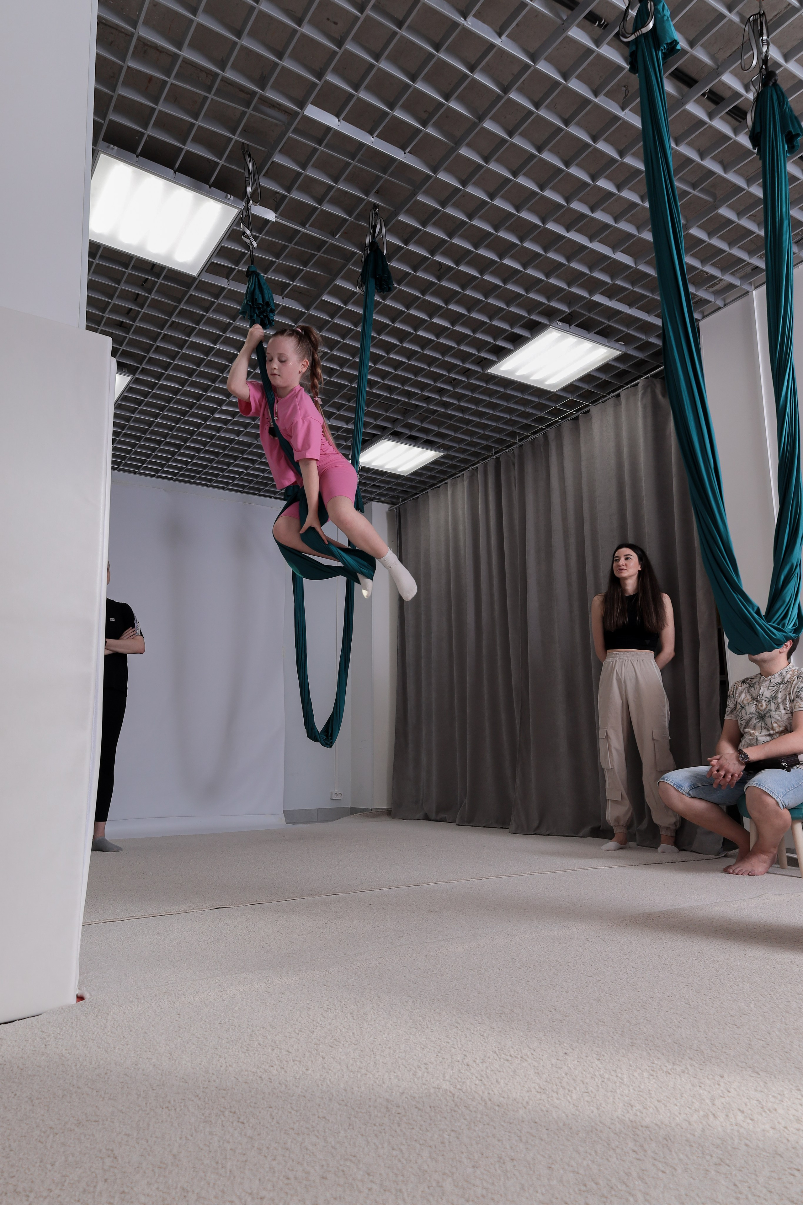 Детская аэройога. Фотограф Надршина Лилия