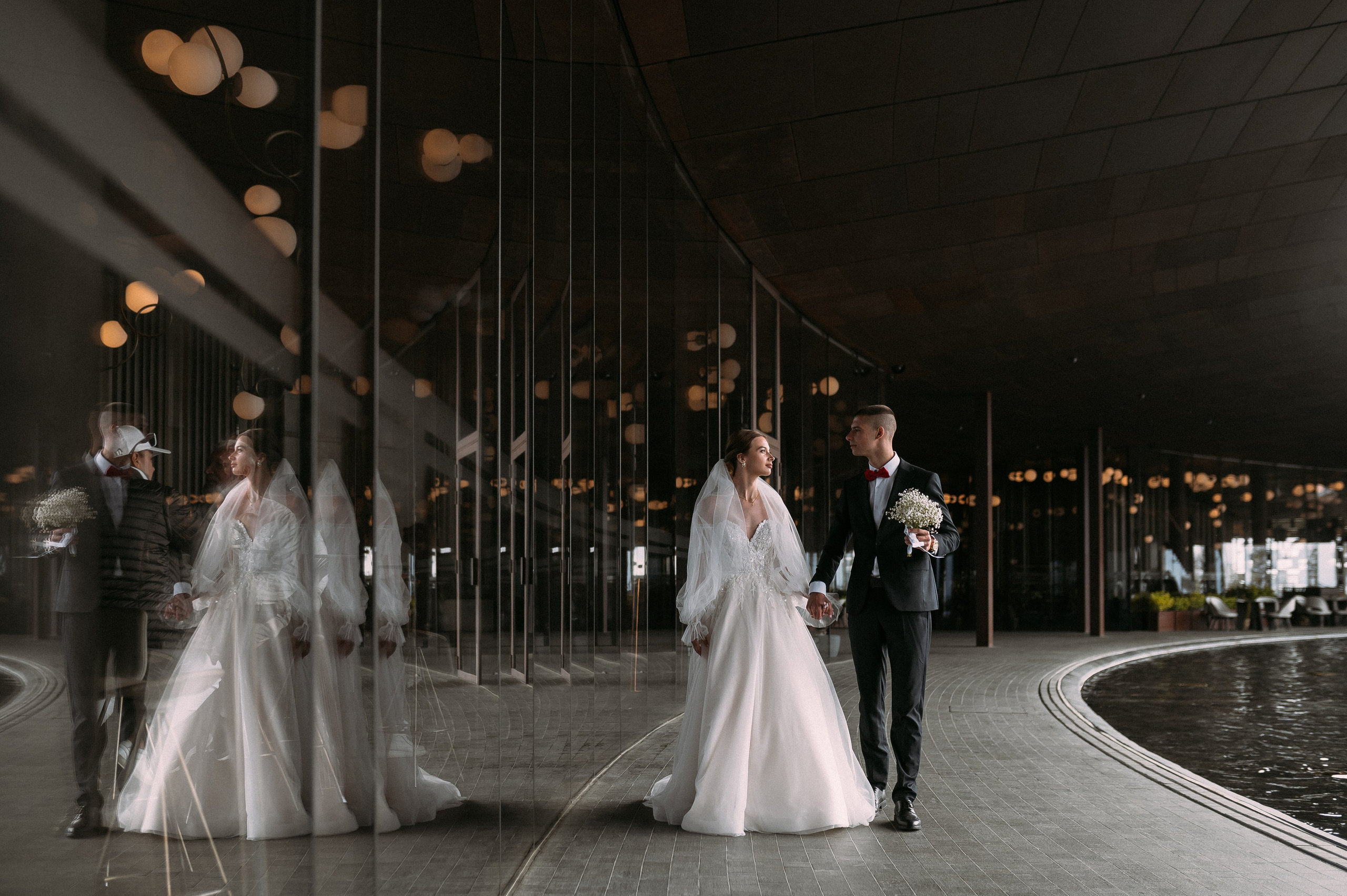 Свадебное утро и прогулка красивой яркой пары. Свадебный и семейный фотограф в Симферополе Дарья Маркова