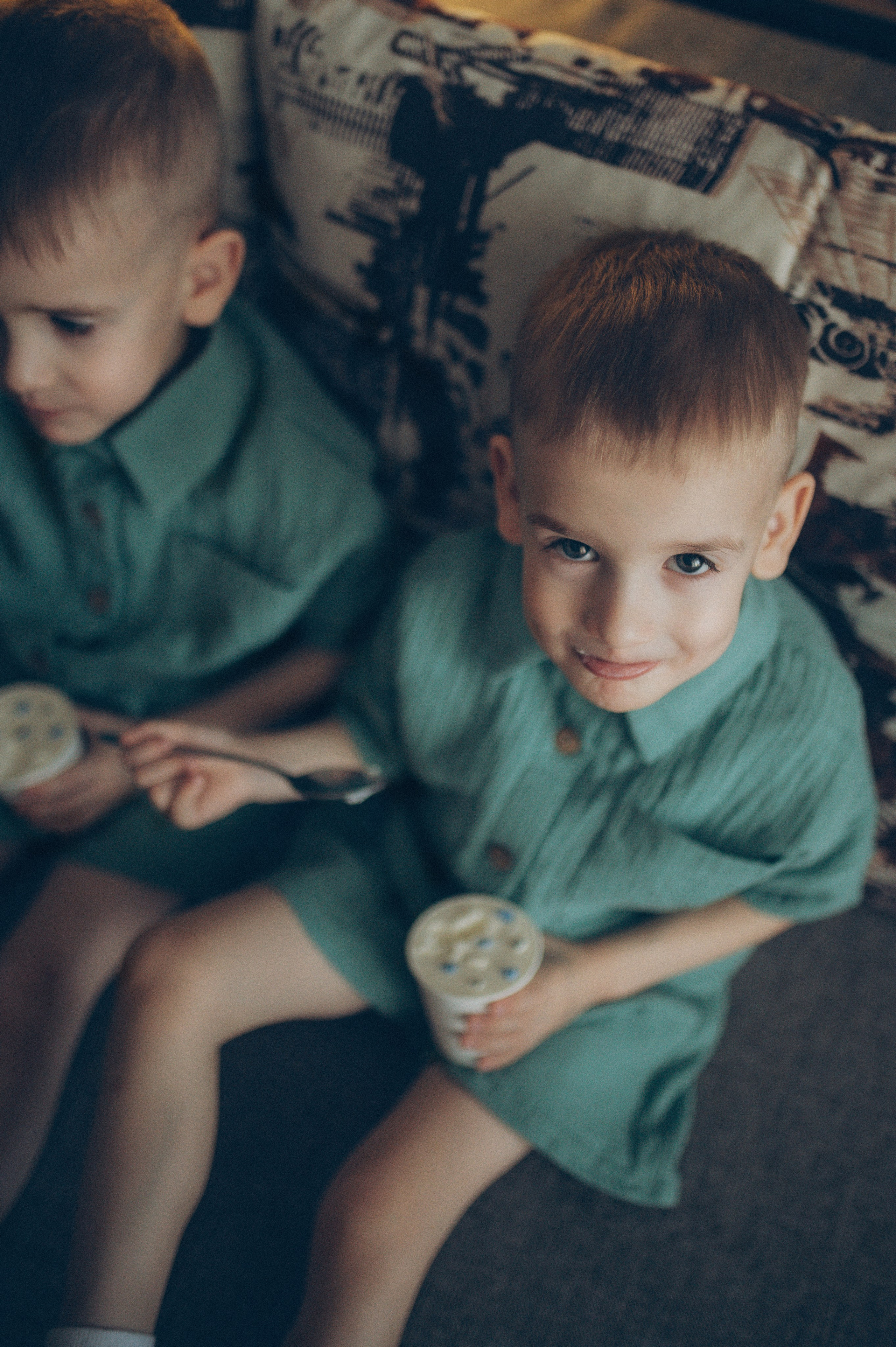 Миша и Тимофей (новогодняя домашняя). Фотограф, г. Лесной Свердловской области