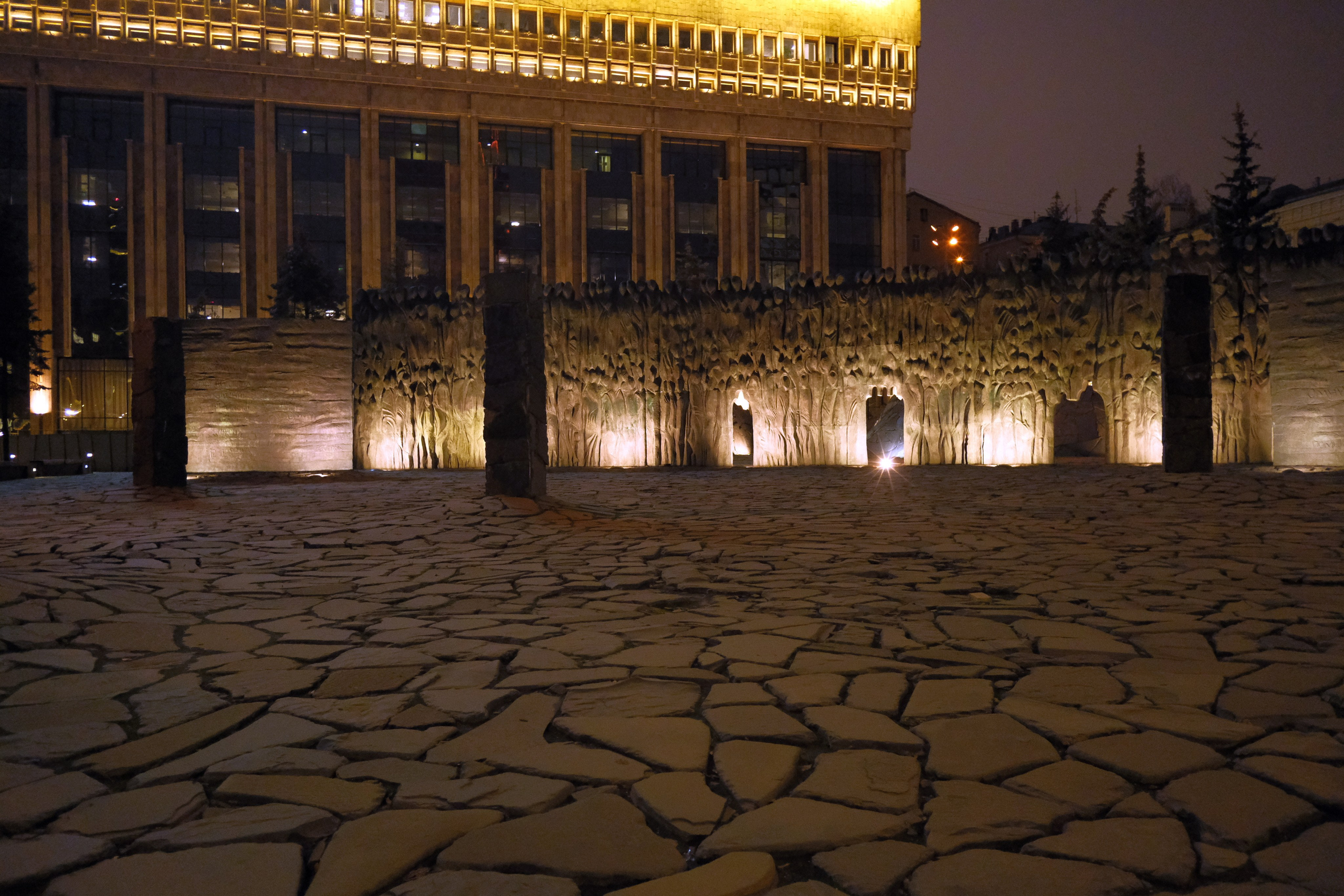 Вечерний город. Улица, люди, жизнь…