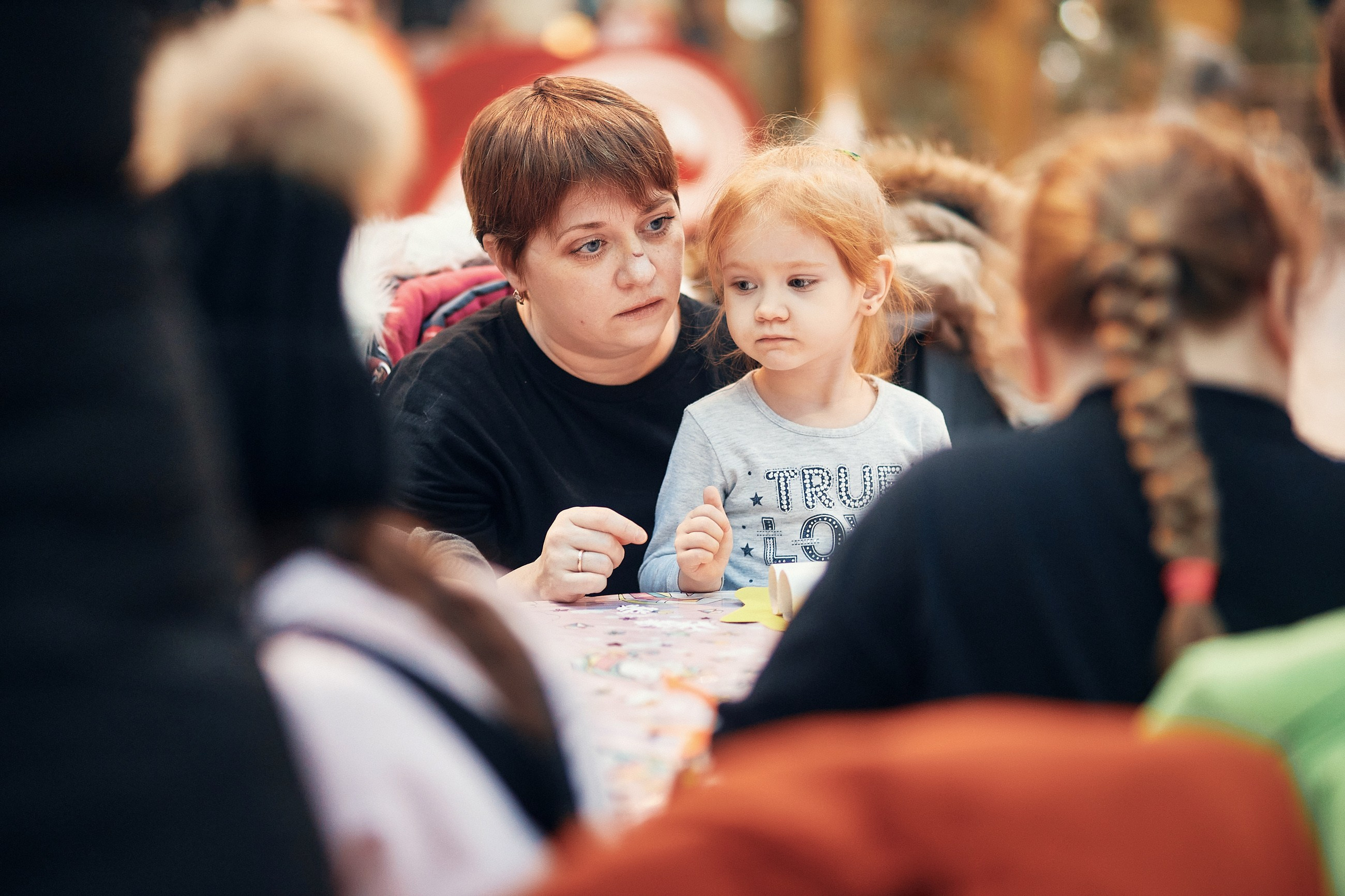Детский новогодний праздник в ТЦ Июнь. Семейный и репортажной фотограф в Красноярске и Москве Виктор Бабинцев