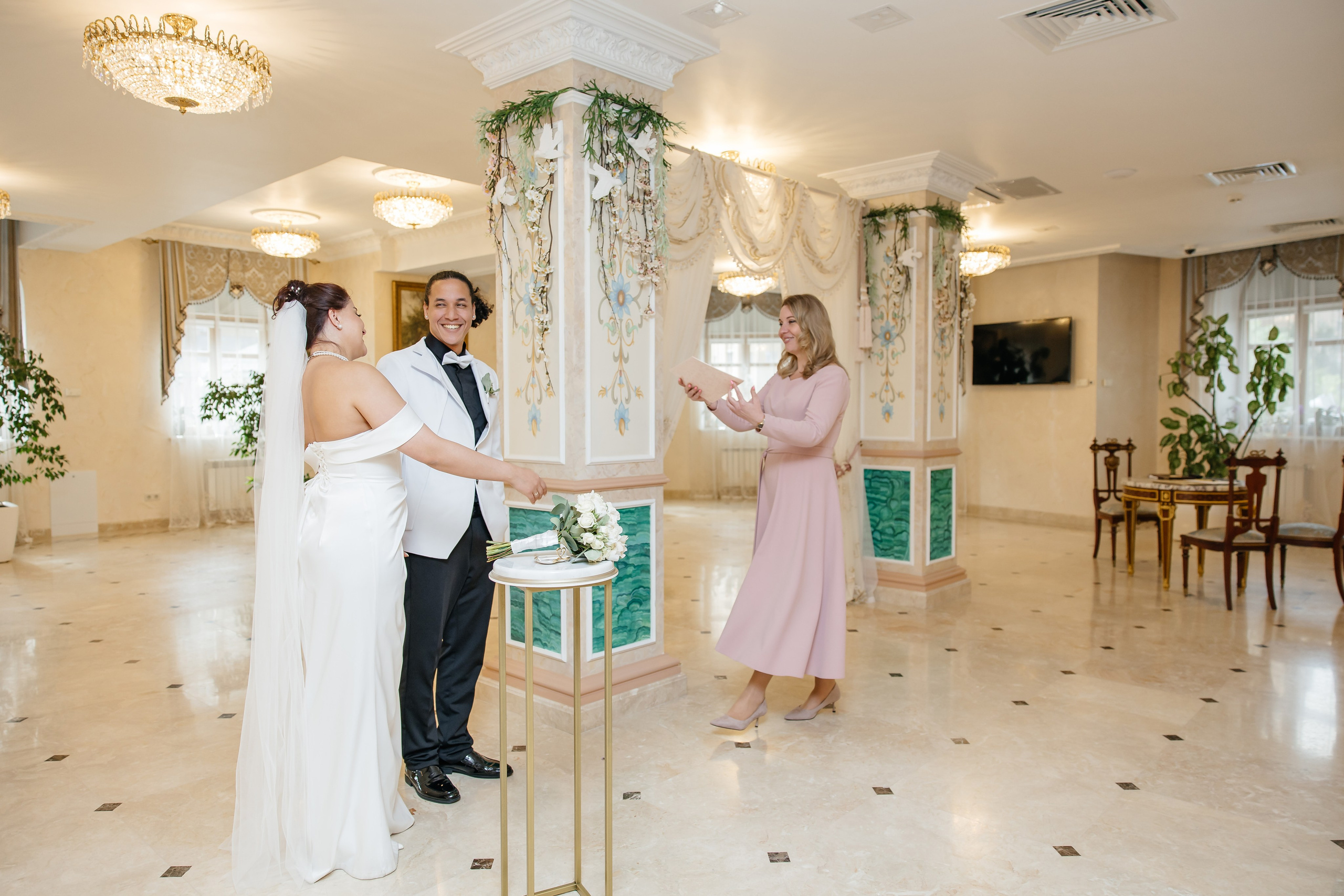 Сборы, прогулка, роспись. Фотограф, видеограф на свадьбу в Москве Никита Назаров