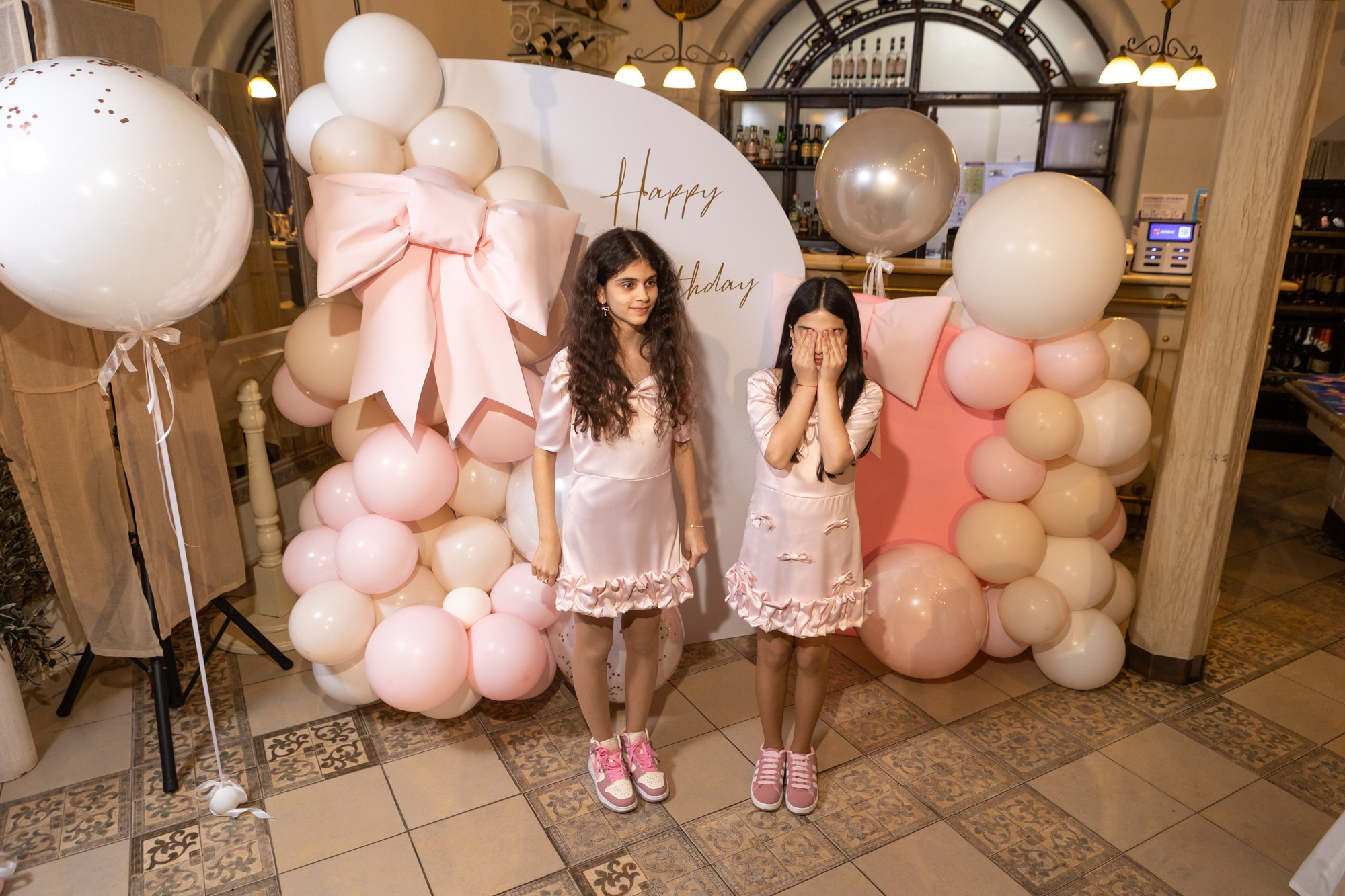 День Рождения Софьи и Лизы в ресторане «Ностальгия». Фотограф в Оренбурге. Профессиональный фотограф