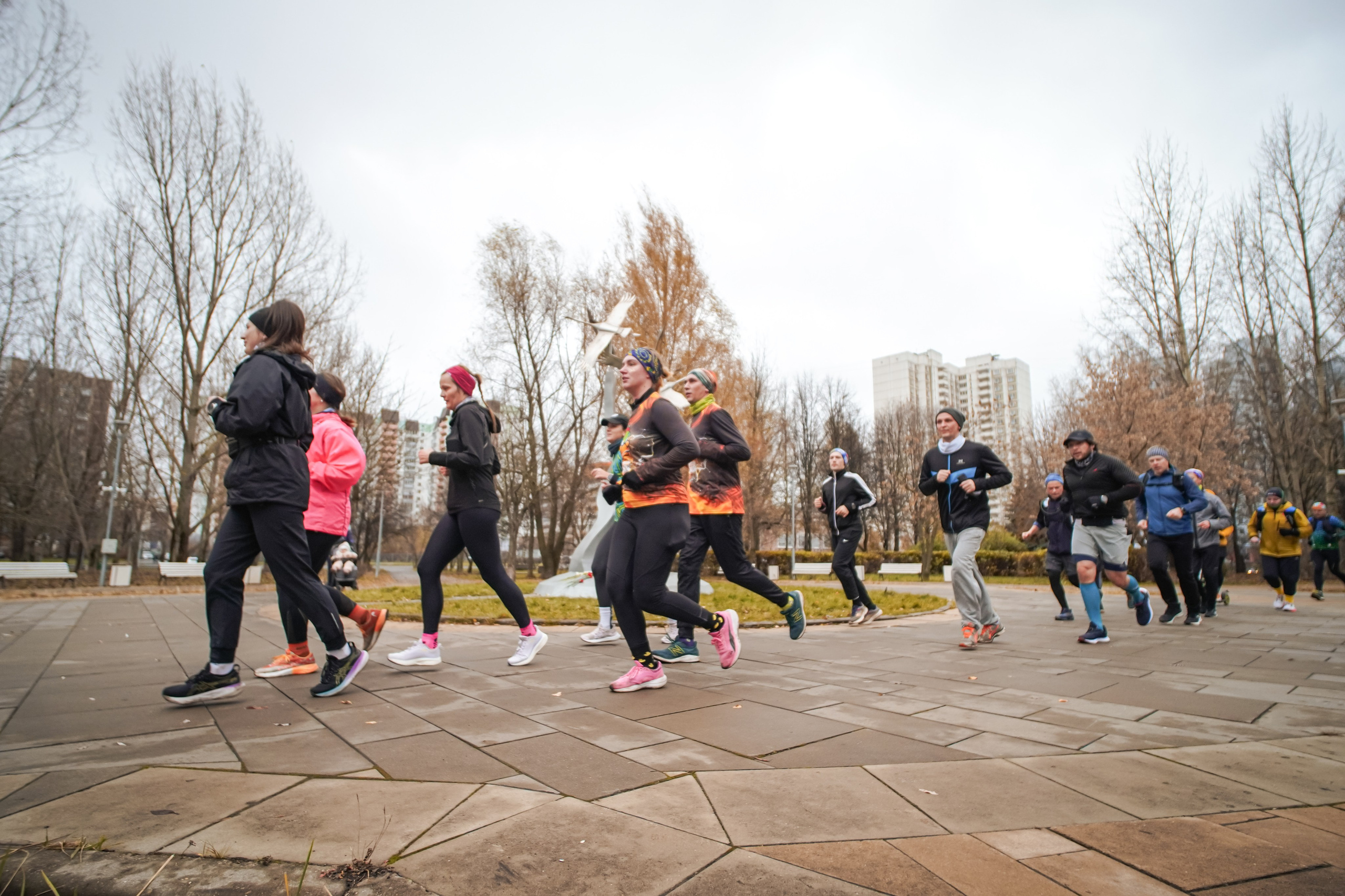 #марафонудома #яuzarun 2024 2-я петля, группа 6:30. Роман Капилюшов. Бег. Фото. Видео. г. Люберцы