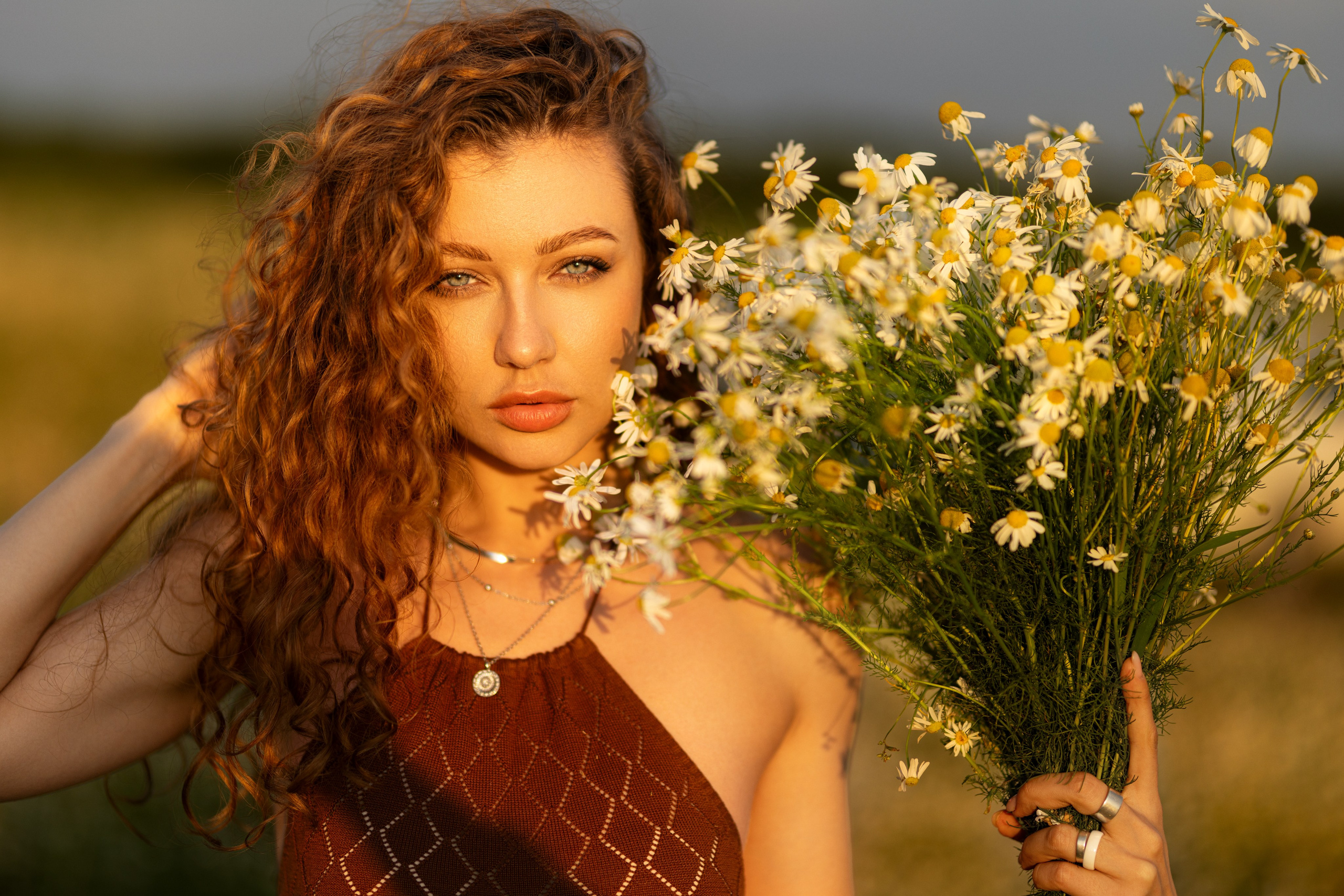 Фотосет на рассвете с Дианой в поле ромашек и пшеницы в формате для «себя». Дмитрий Шульгин, портретный фотограф в Воронеже