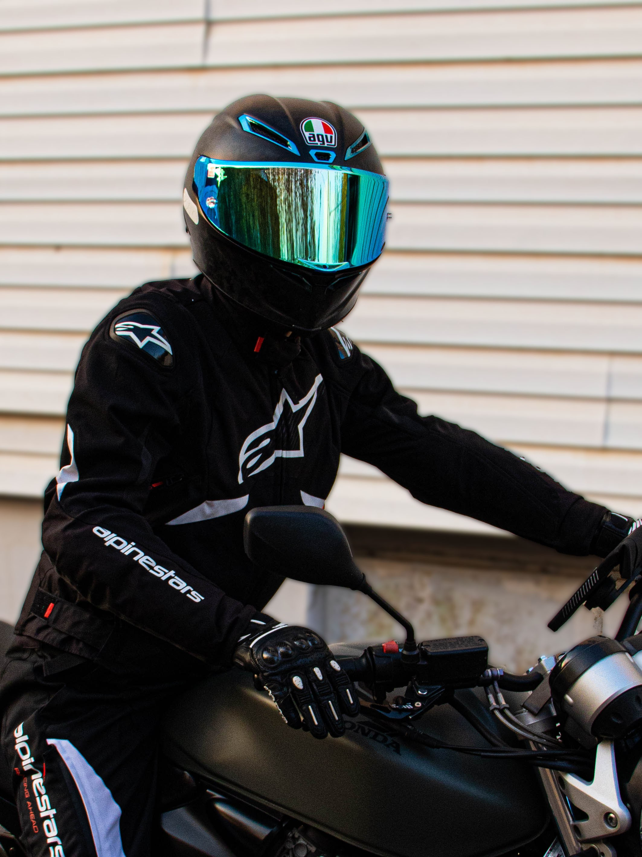 Мотоциклетный шлем. «Матрица»