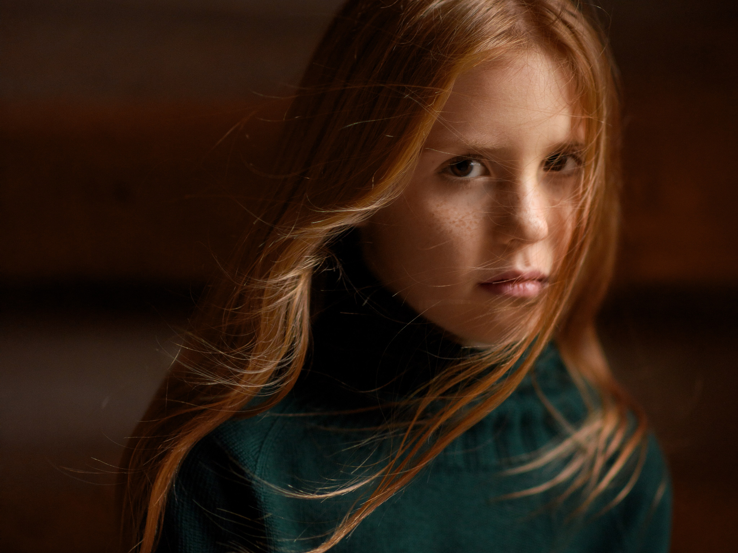 Фотосессия рыжей девочки-подростка в Коломенском. Главная