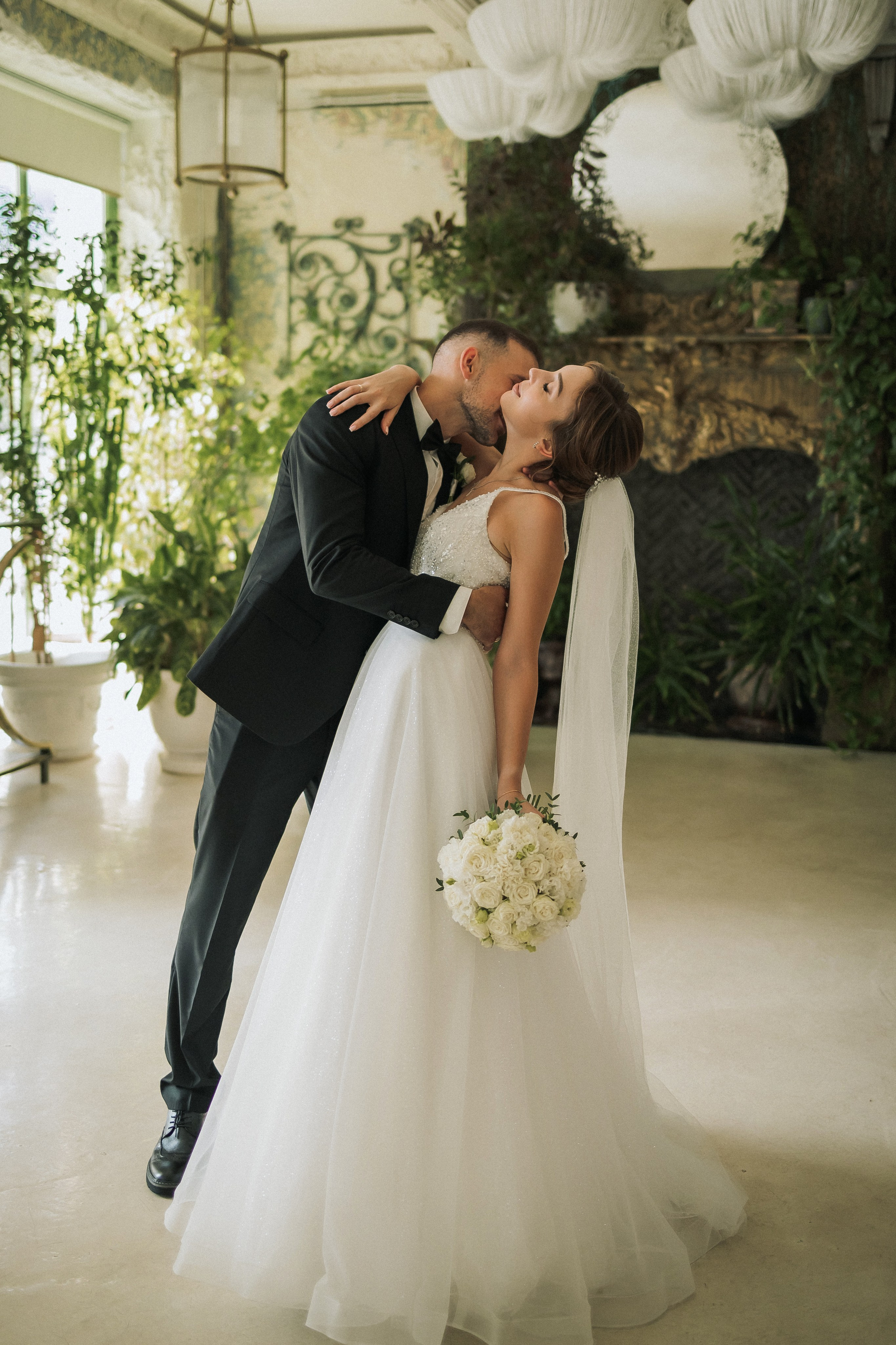 Свадебная прогулка Екатерины и Евгения. Свадебная фотография. Арина Рубах